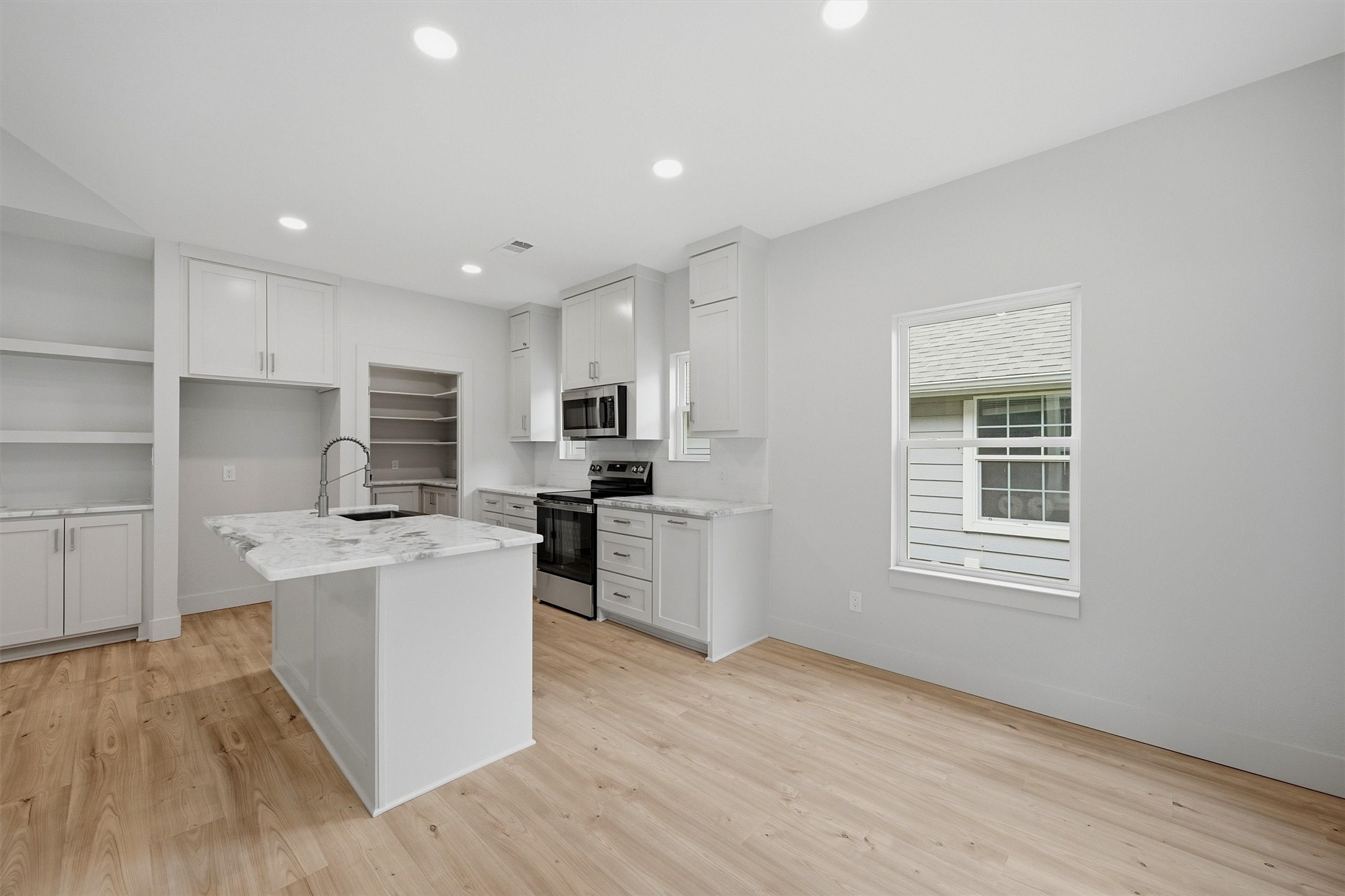 110 W Hull Street Denison TX 75021