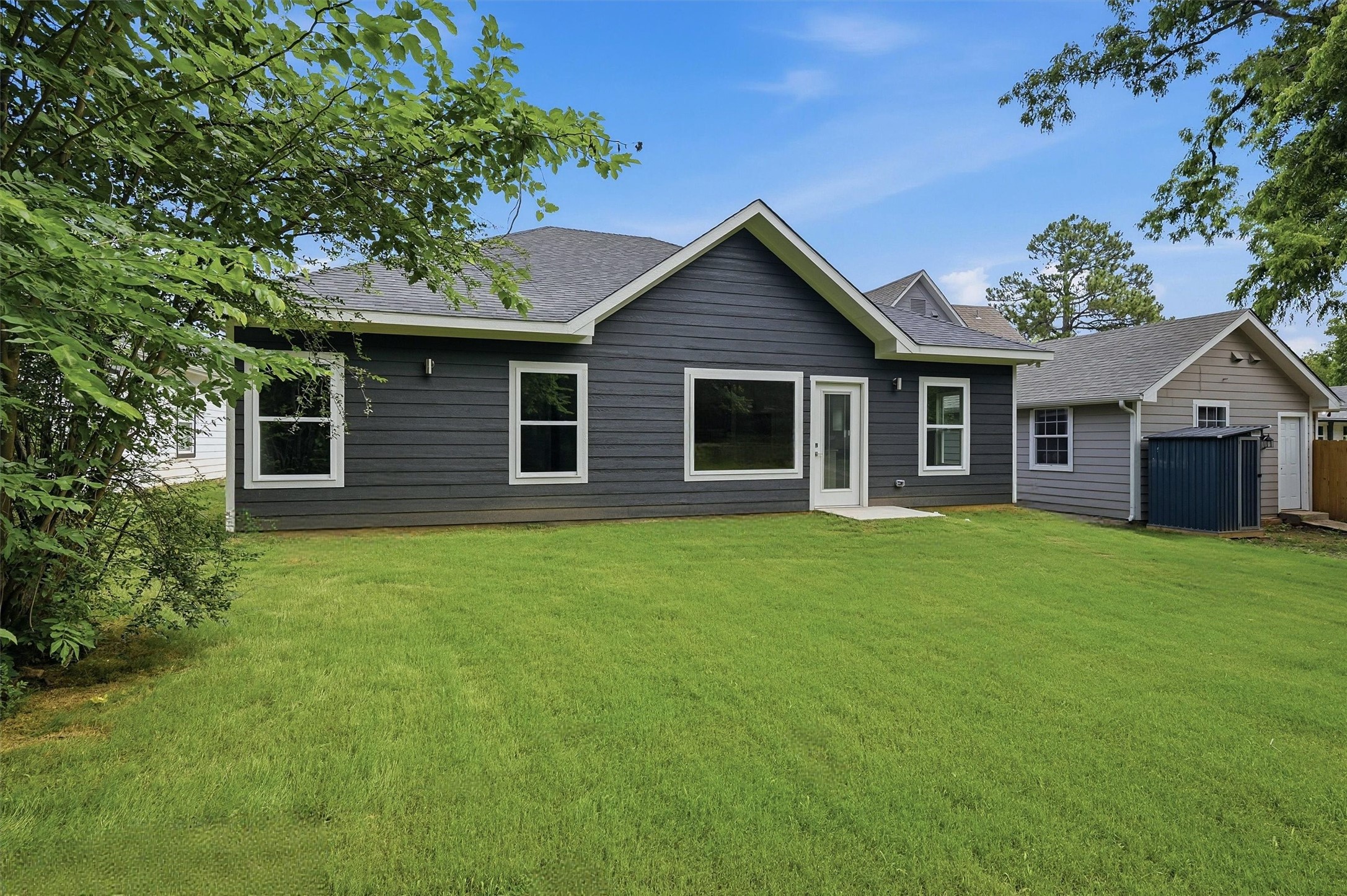 110 W Hull Street Denison TX 75021
