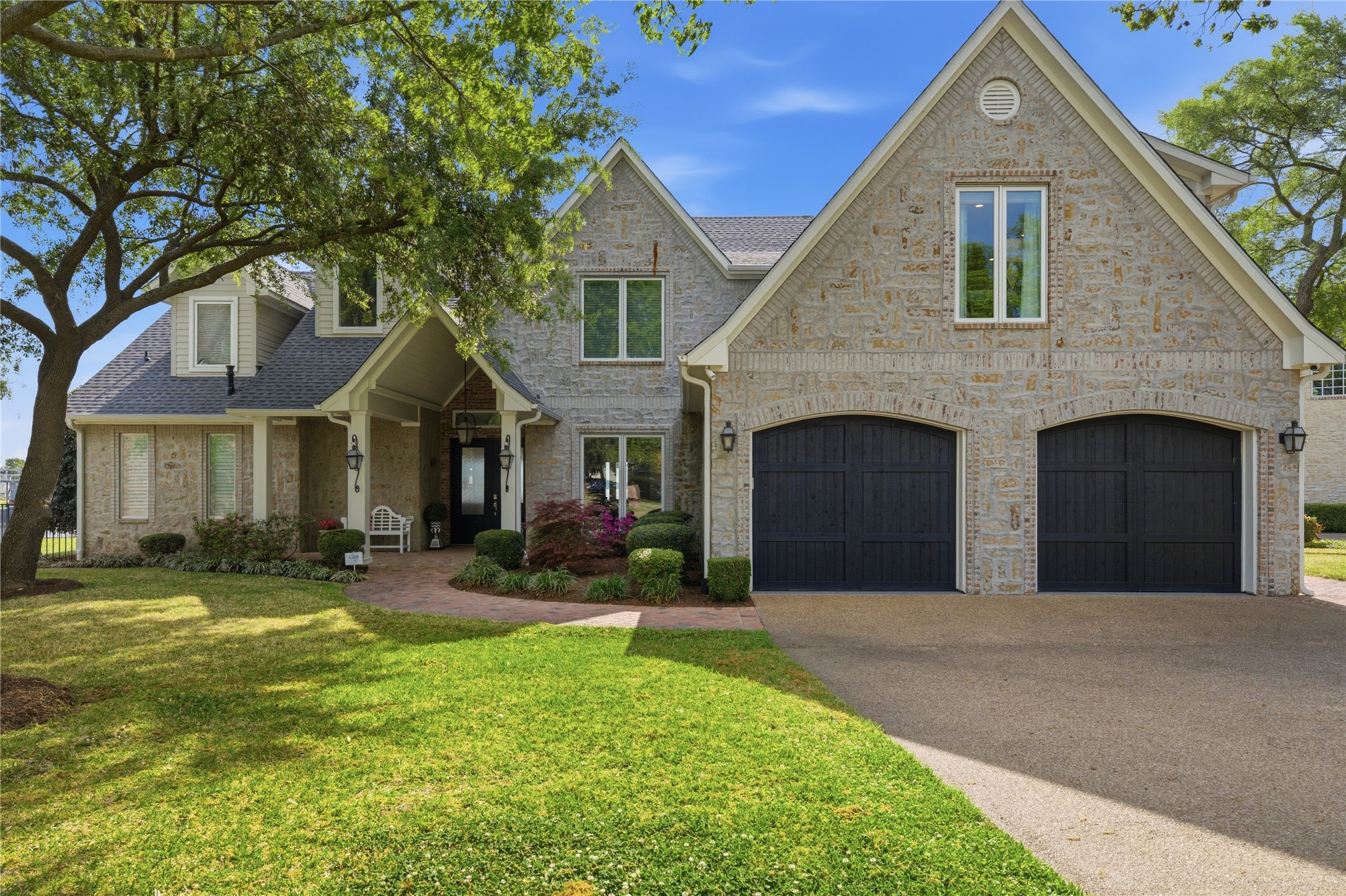 121 Saint Annes Mabank TX 75156