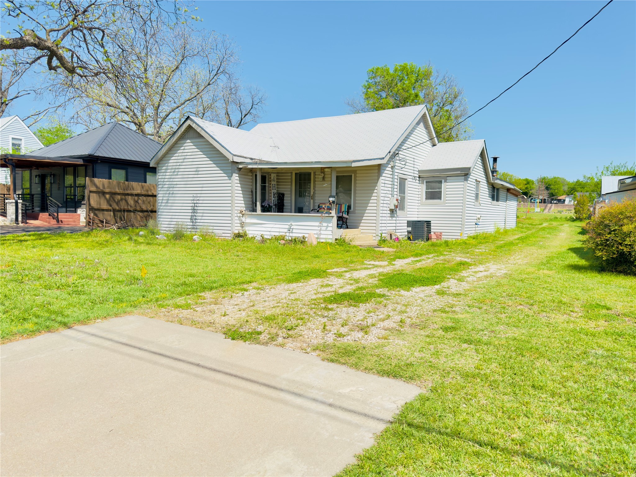 1406 N Main Street Weatherford TX 76086