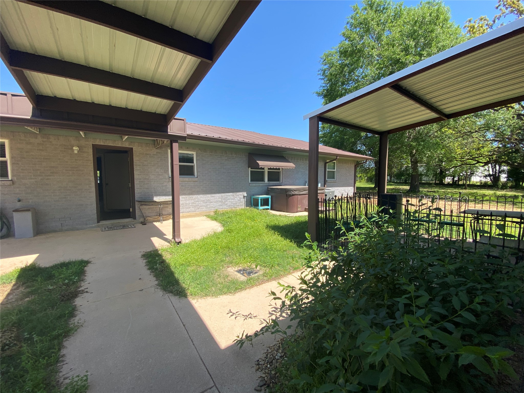 1410 E Royall Boulevard Malakoff TX 75148