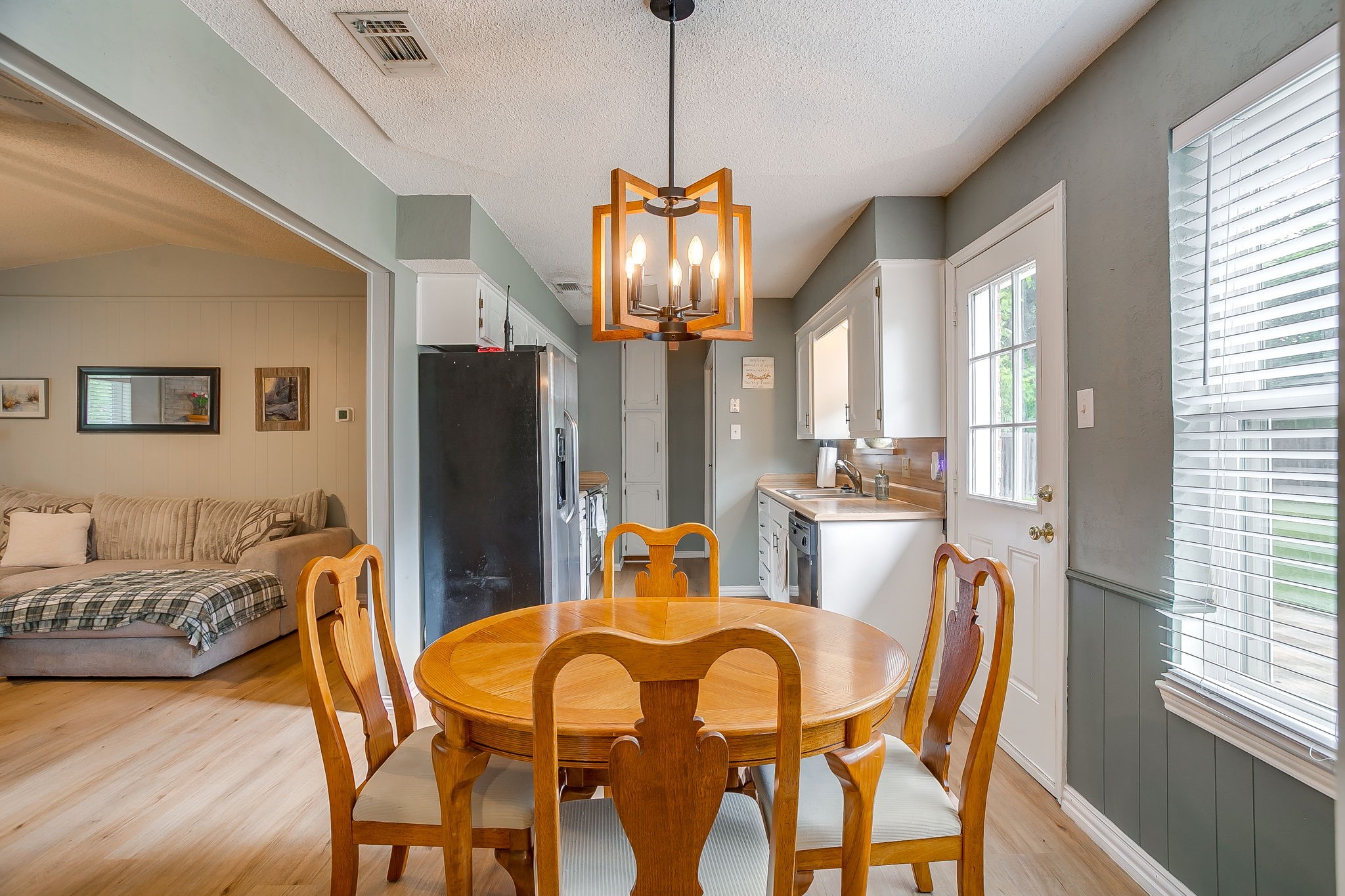 517 Post Oak Lane Burleson TX 76028