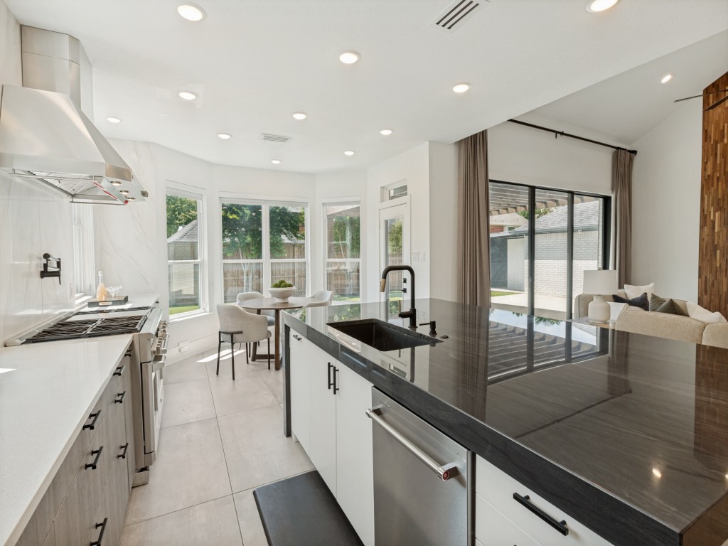 2805 Greenbrook Court Grapevine TX 76051