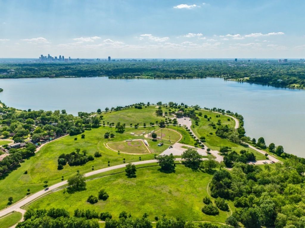 8903 Groveland Drive Dallas TX 75218