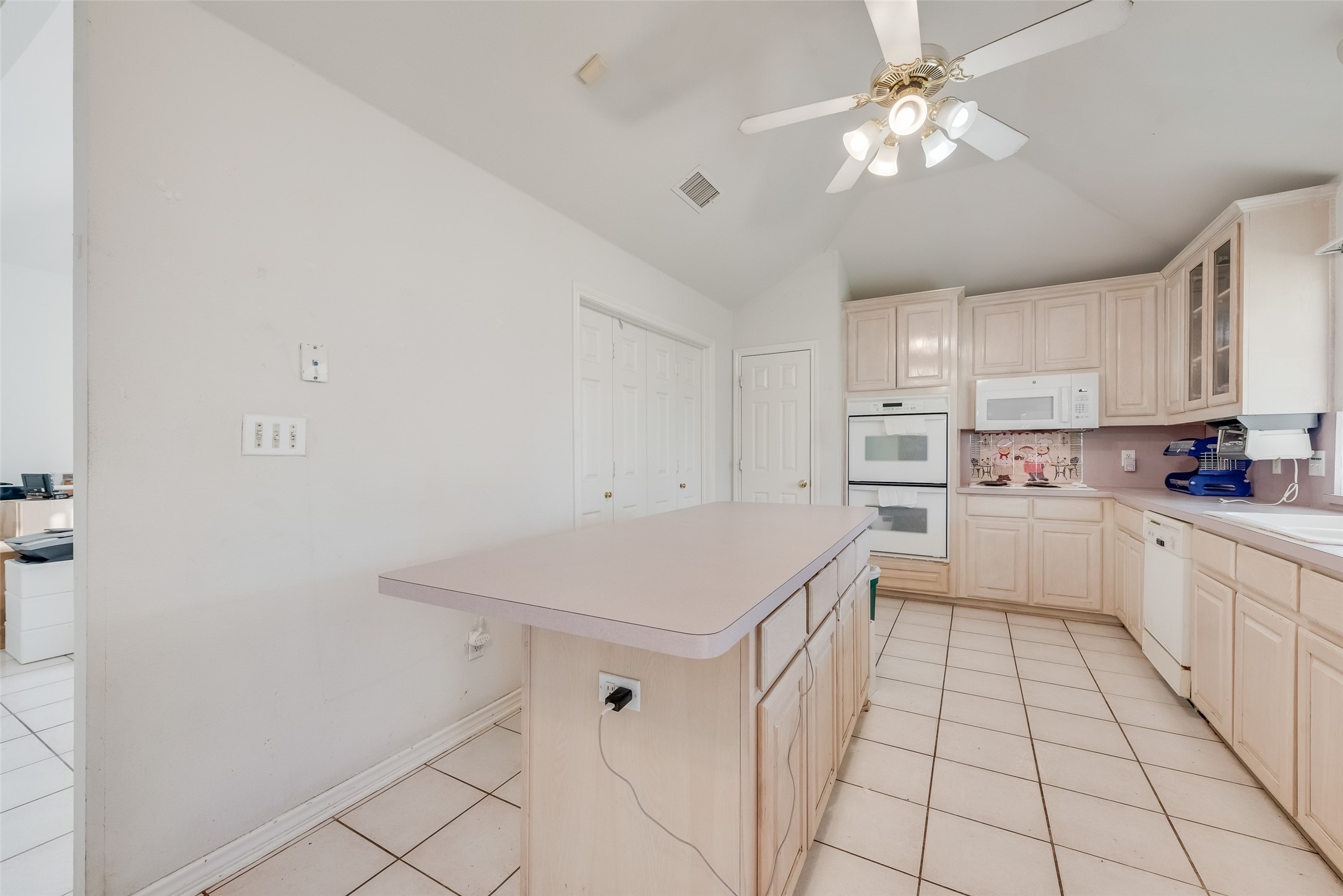 232 W Willow Creek Drive Glenn Heights TX 75154