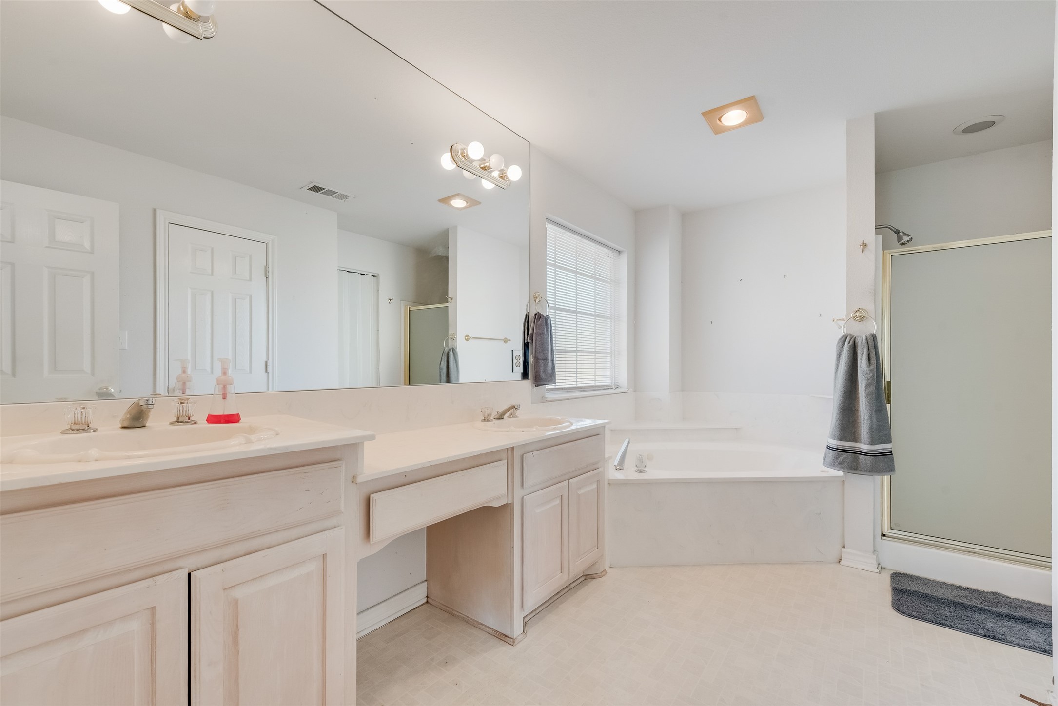 232 W Willow Creek Drive Glenn Heights TX 75154