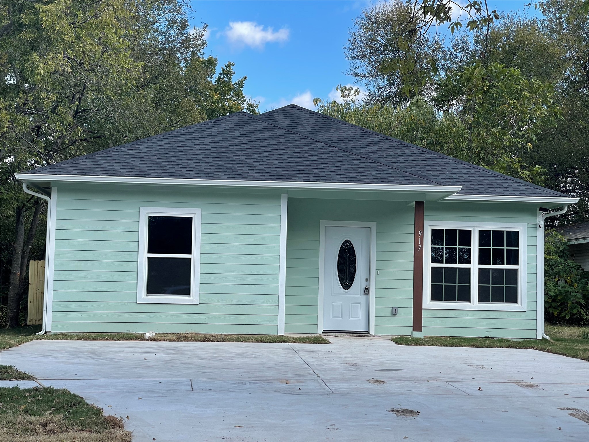 917 N Montgomery Street Sherman TX 75090