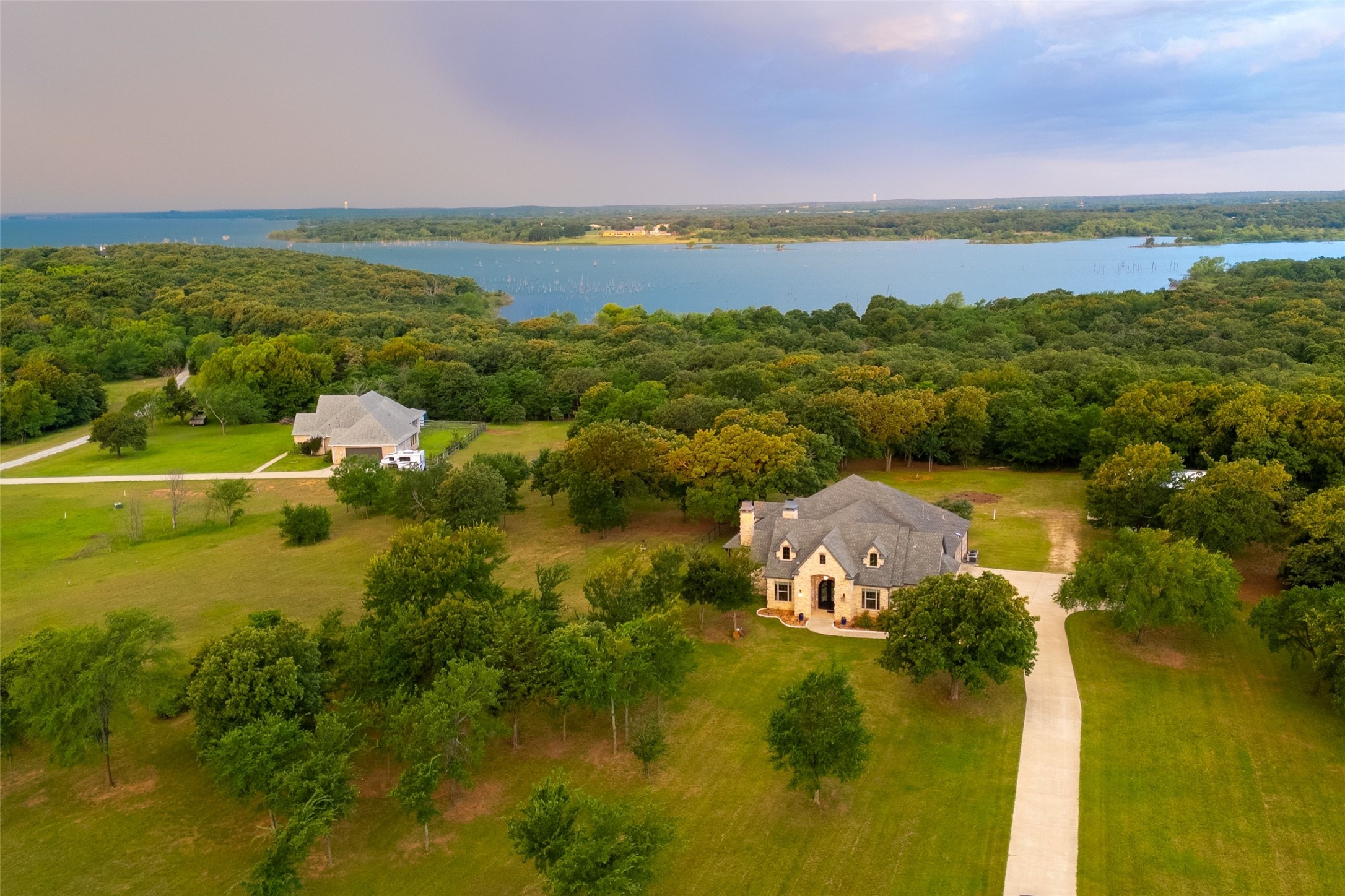 99 Lake Drive Tioga TX 76271