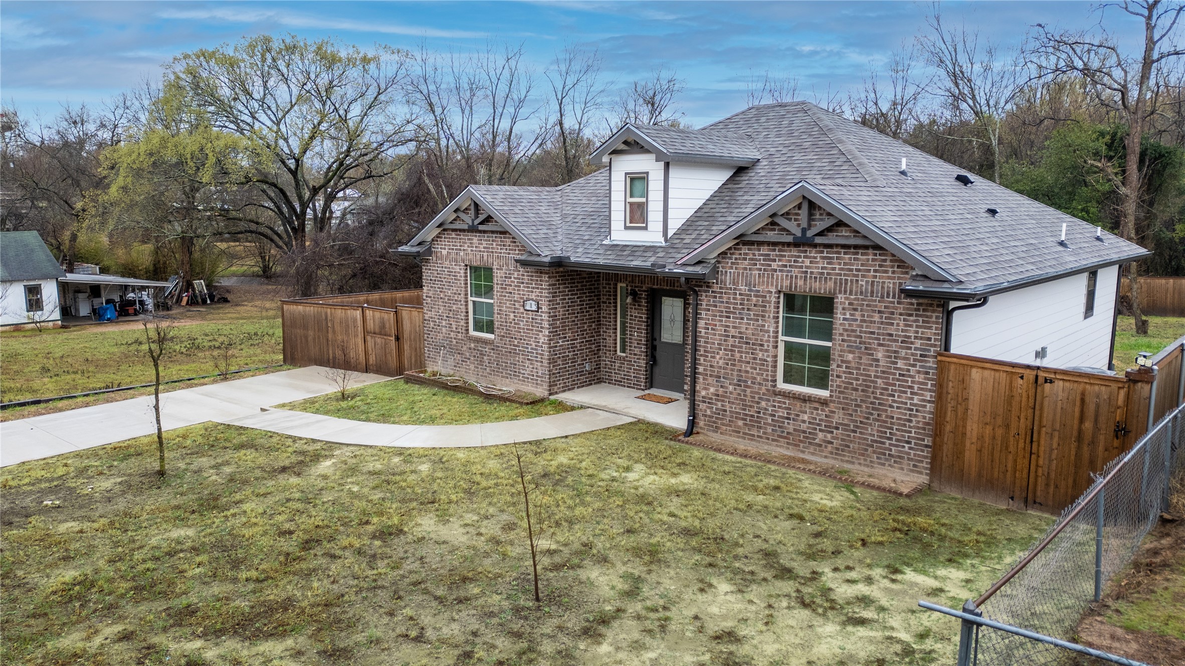 715 N Hamlett Street Athens TX 75751