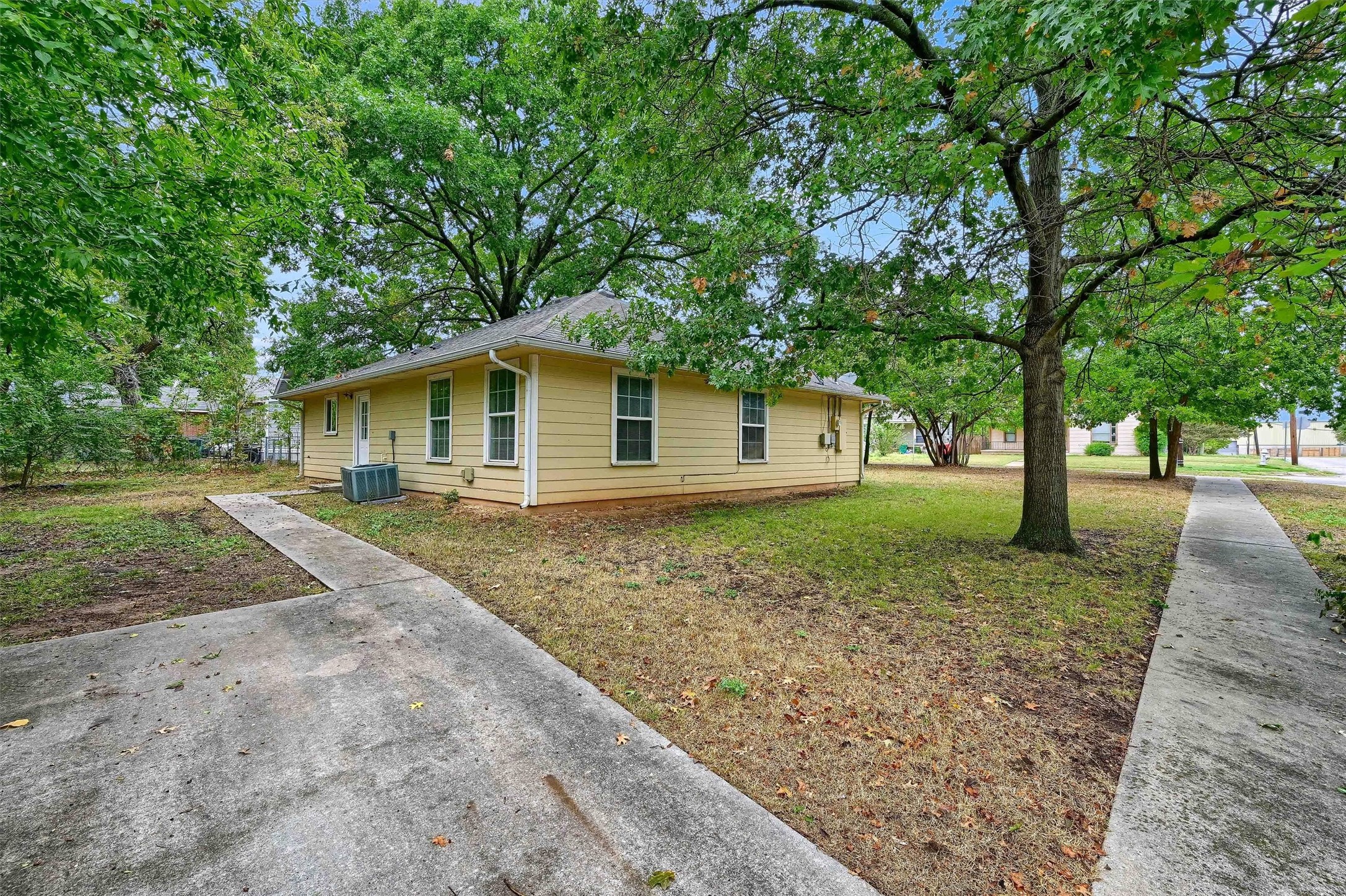 1026 E Chaffin Street Sherman TX 75090