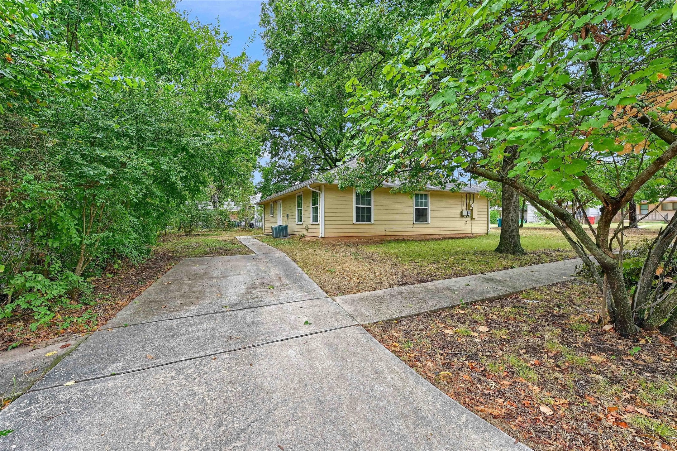 1026 E Chaffin Street Sherman TX 75090