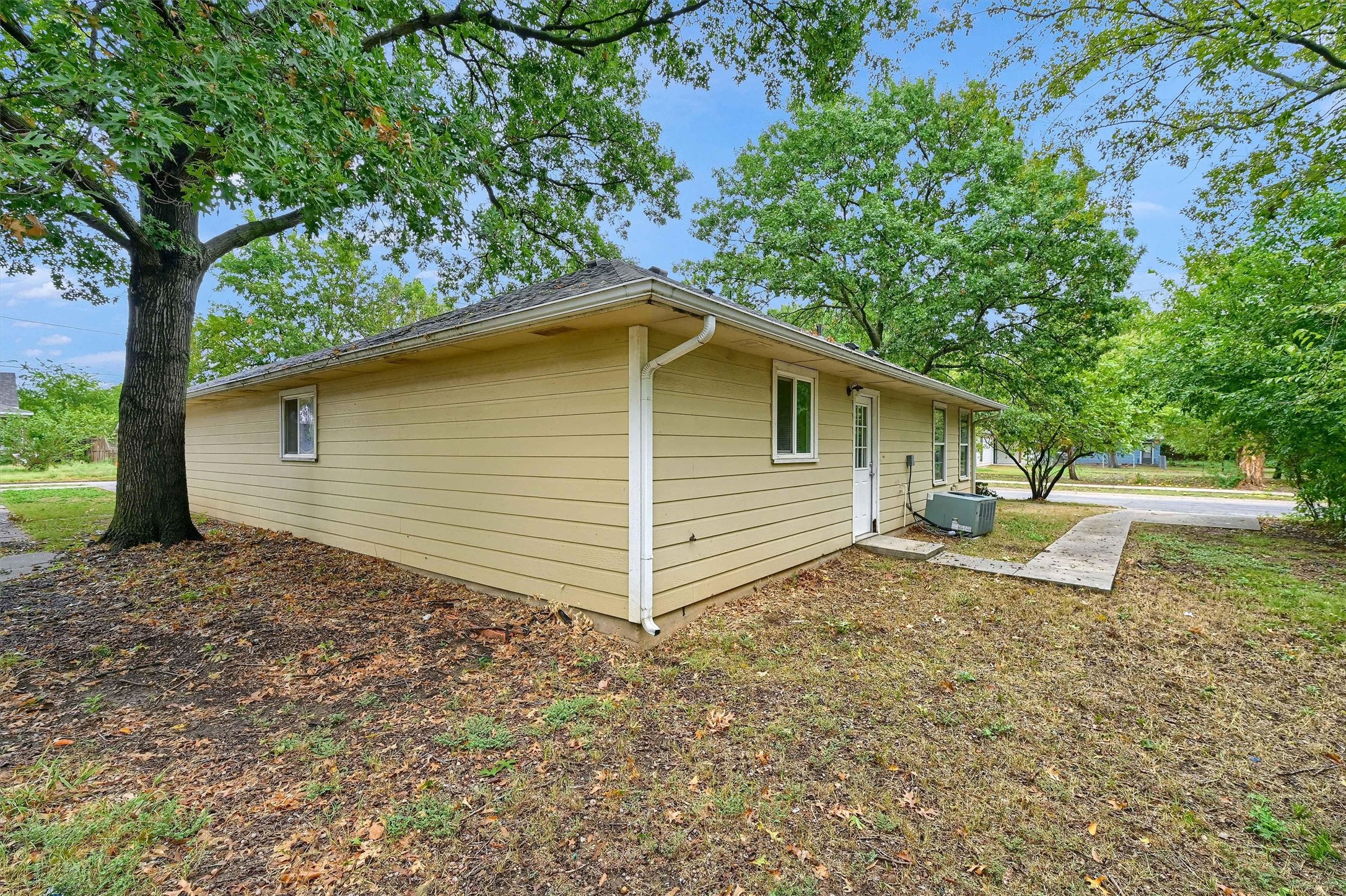 1026 E Chaffin Street Sherman TX 75090