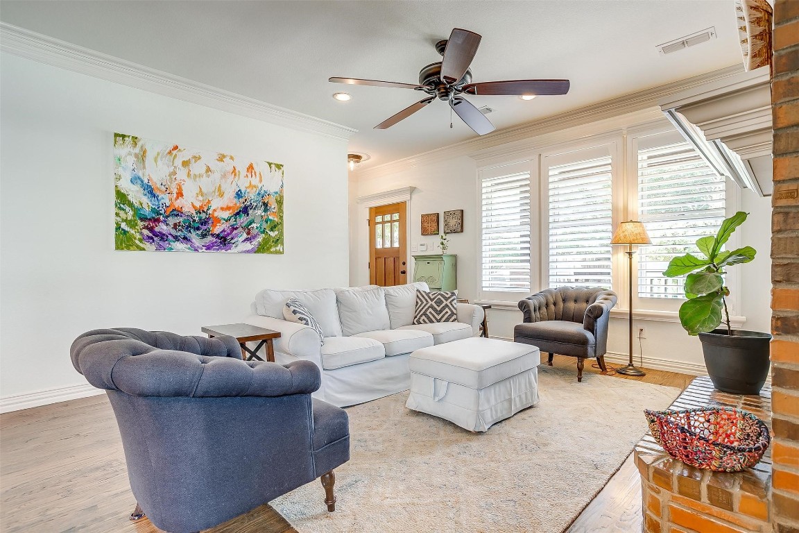 2104 W Morphy Street Fort Worth TX 76110