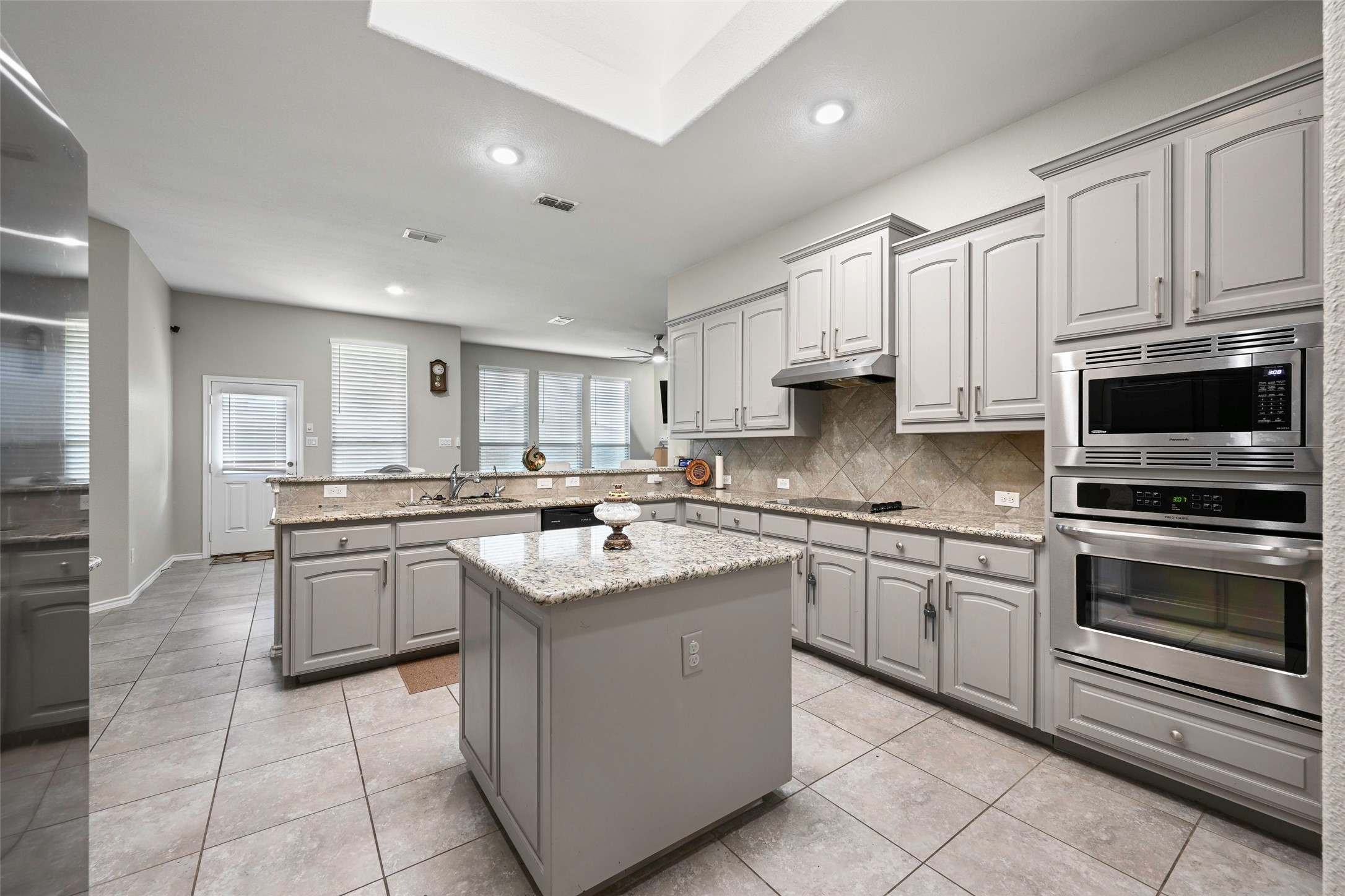 1108 Daventry Drive Glenn Heights TX 75154