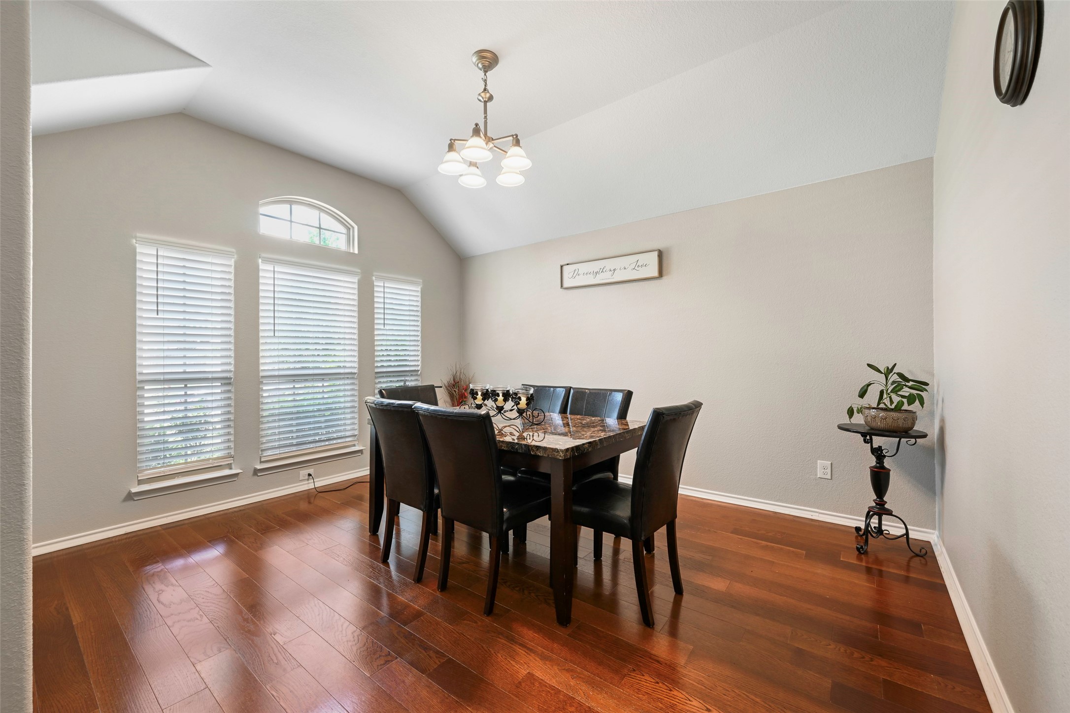 1108 Daventry Drive Glenn Heights TX 75154