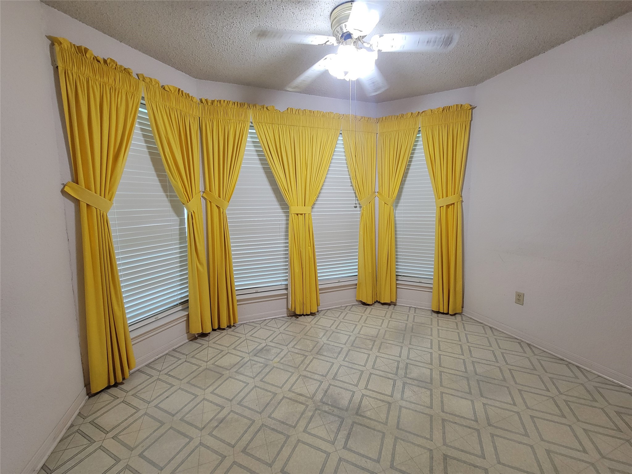 630 Country View Lane Garland TX 75043