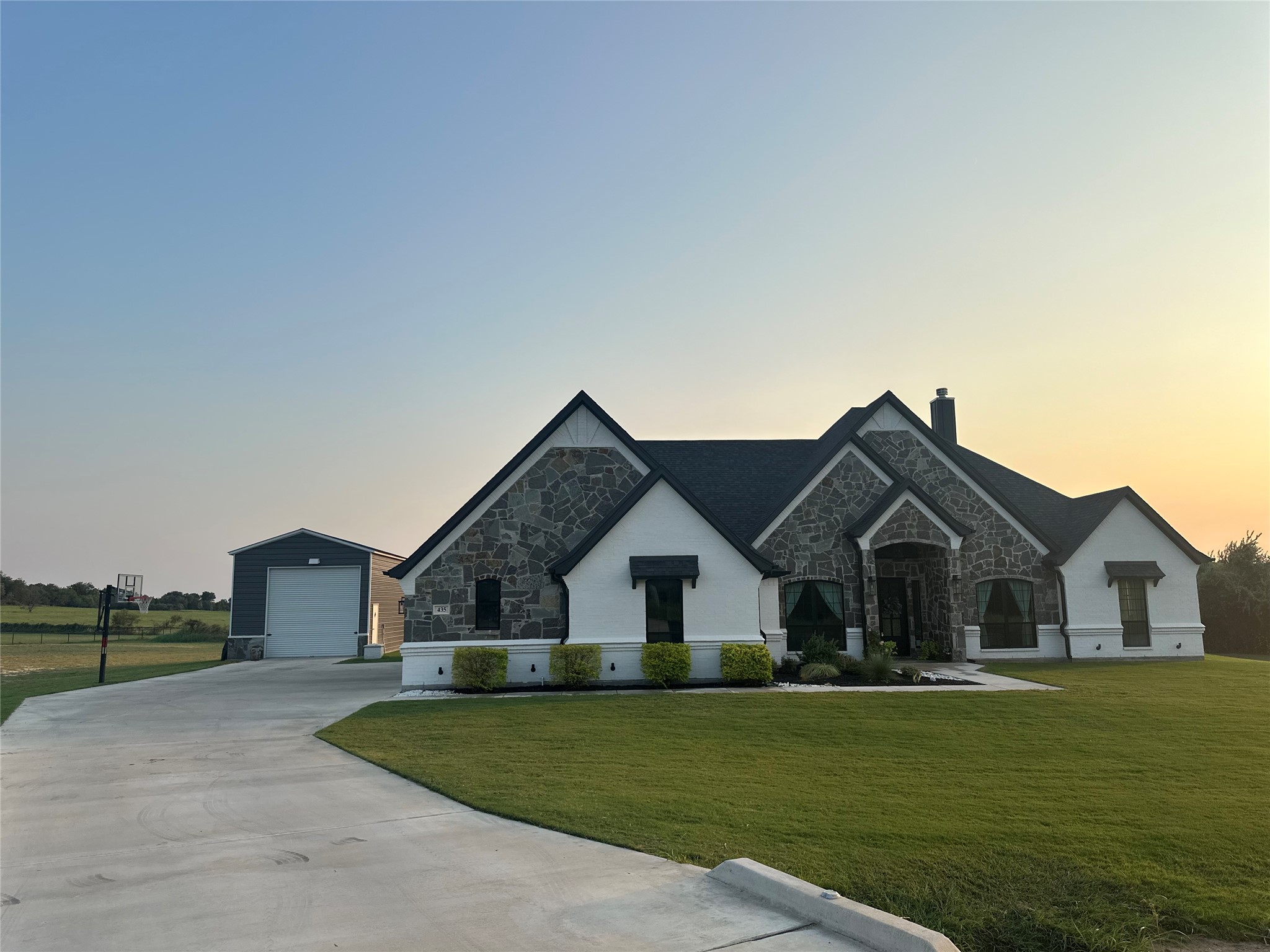 435 Creekside Court Weatherford TX 76087