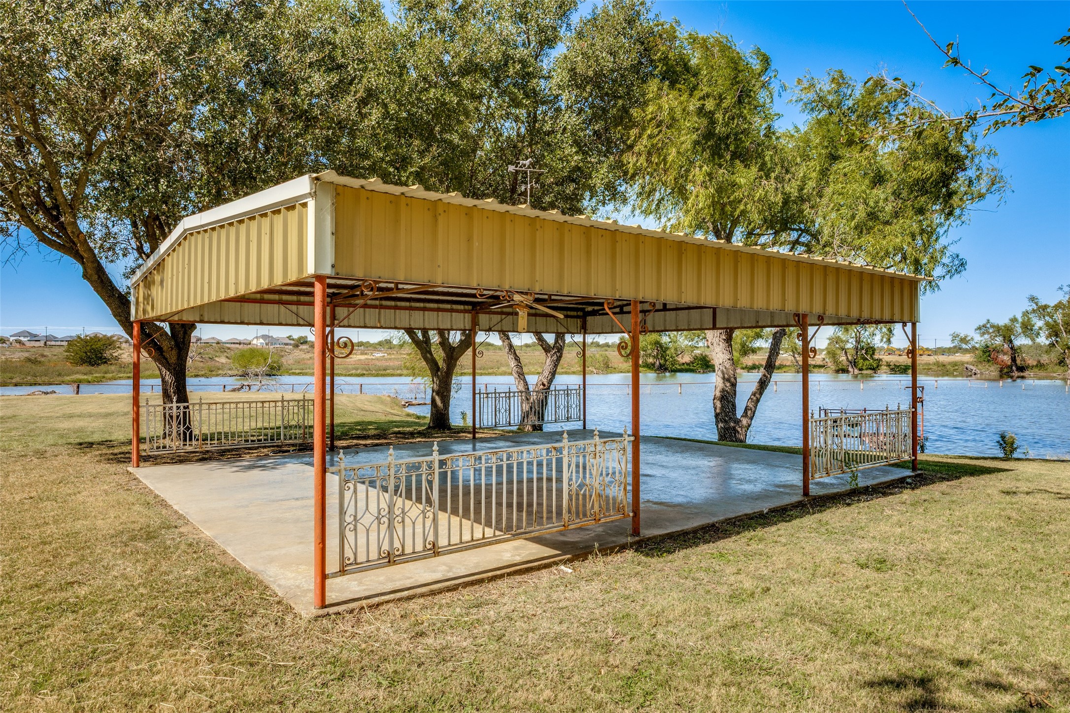 5547 Woodland Hills Drive Denton TX 76208