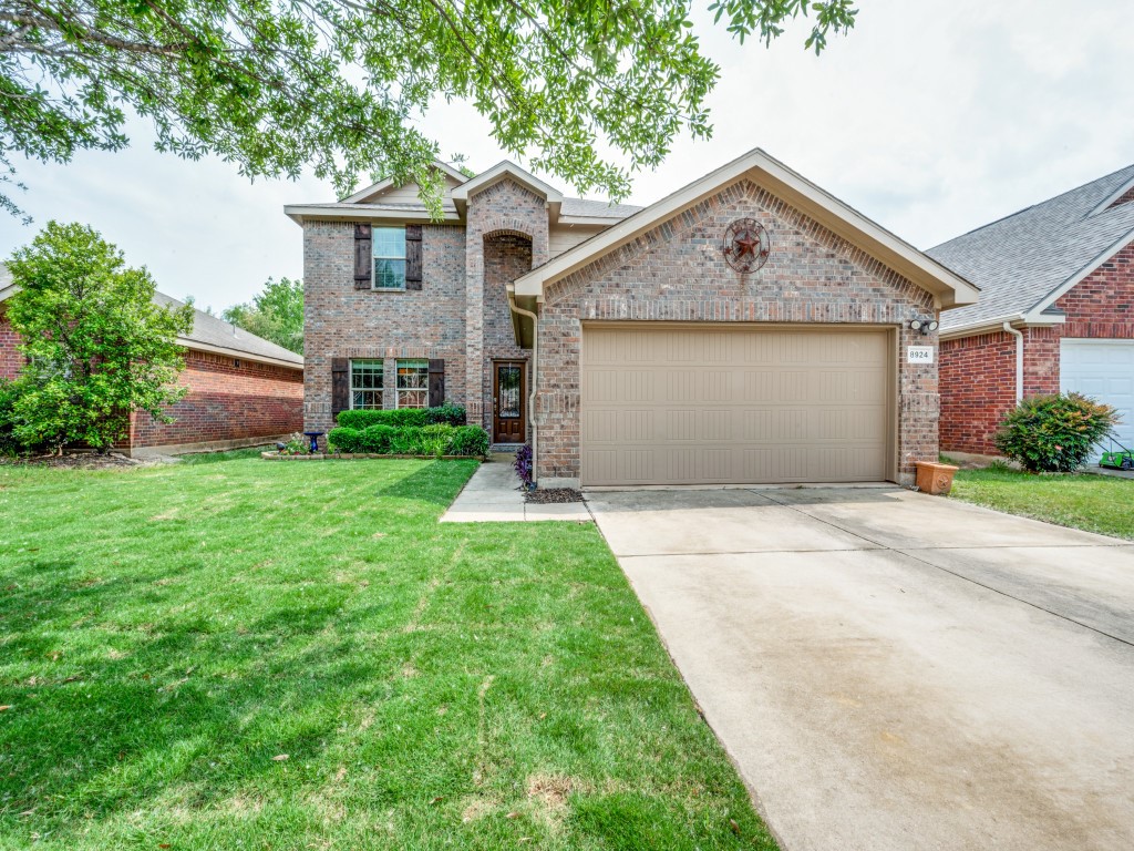 8924 Holliday Lane Aubrey TX 76227