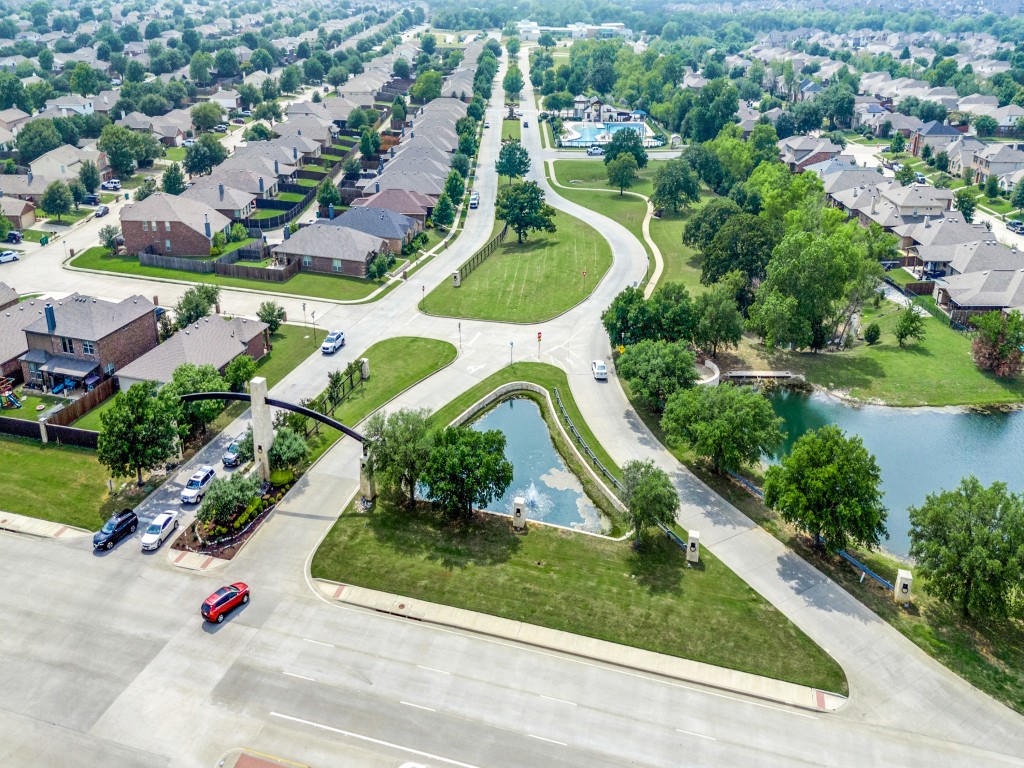 8924 Holliday Lane Aubrey TX 76227