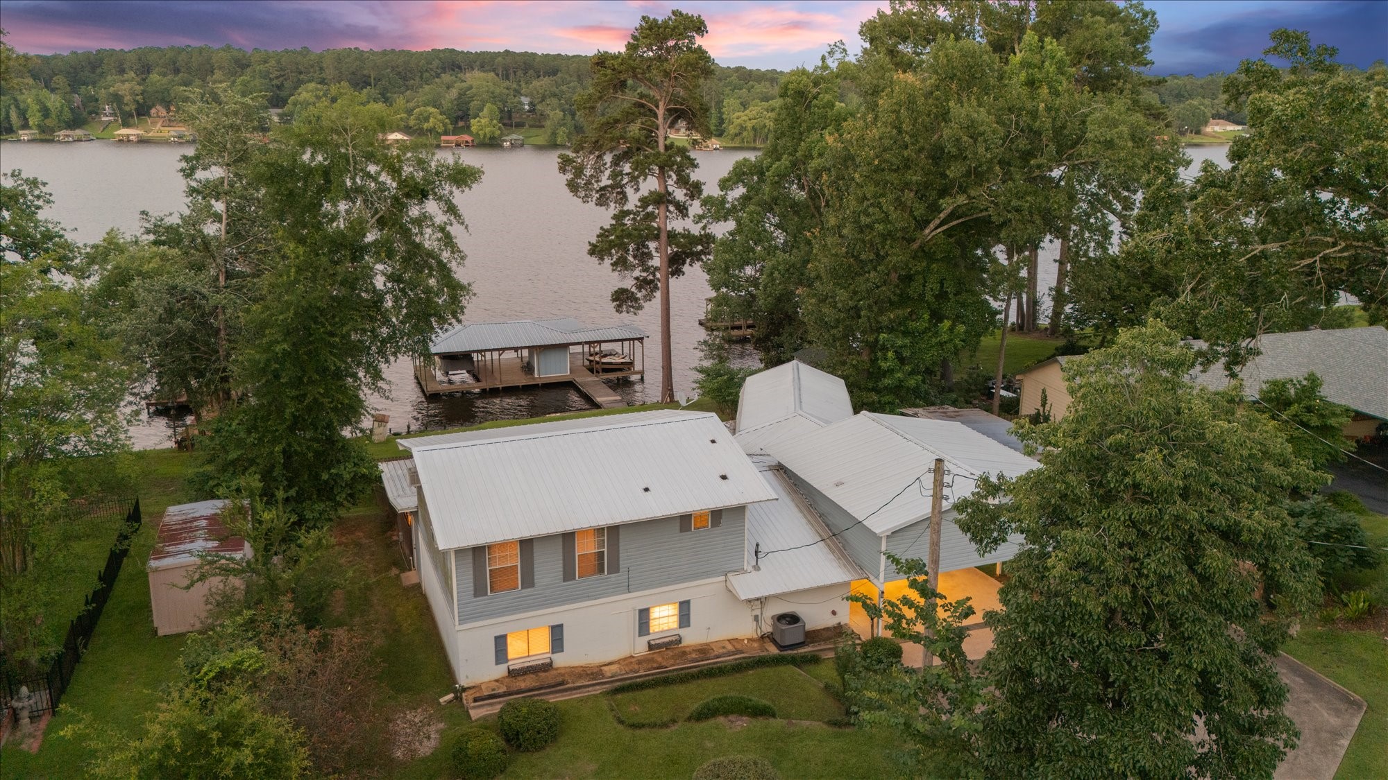 2118 W Lake Drive Gladewater TX 75647