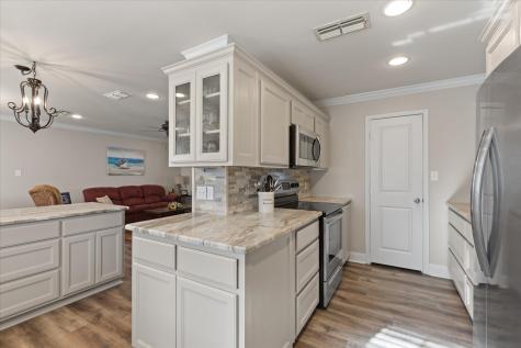 2118 W Lake Drive Gladewater TX 75647