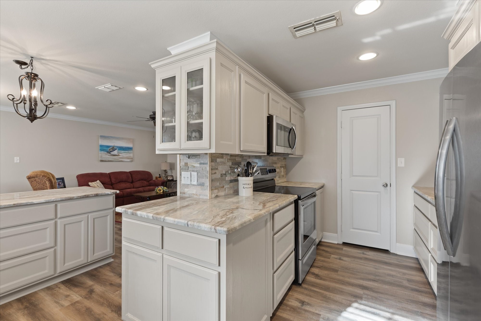 2118 W Lake Drive Gladewater TX 75647