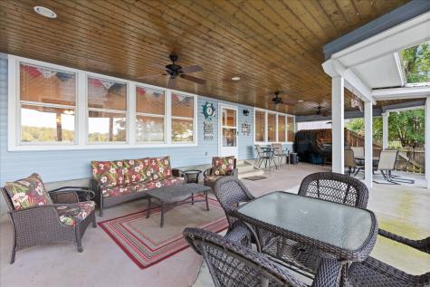 2118 W Lake Drive Gladewater TX 75647