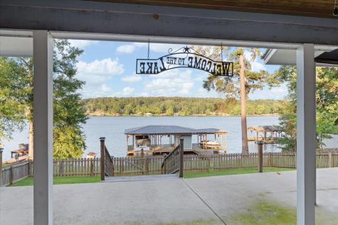 2118 W Lake Drive Gladewater TX 75647