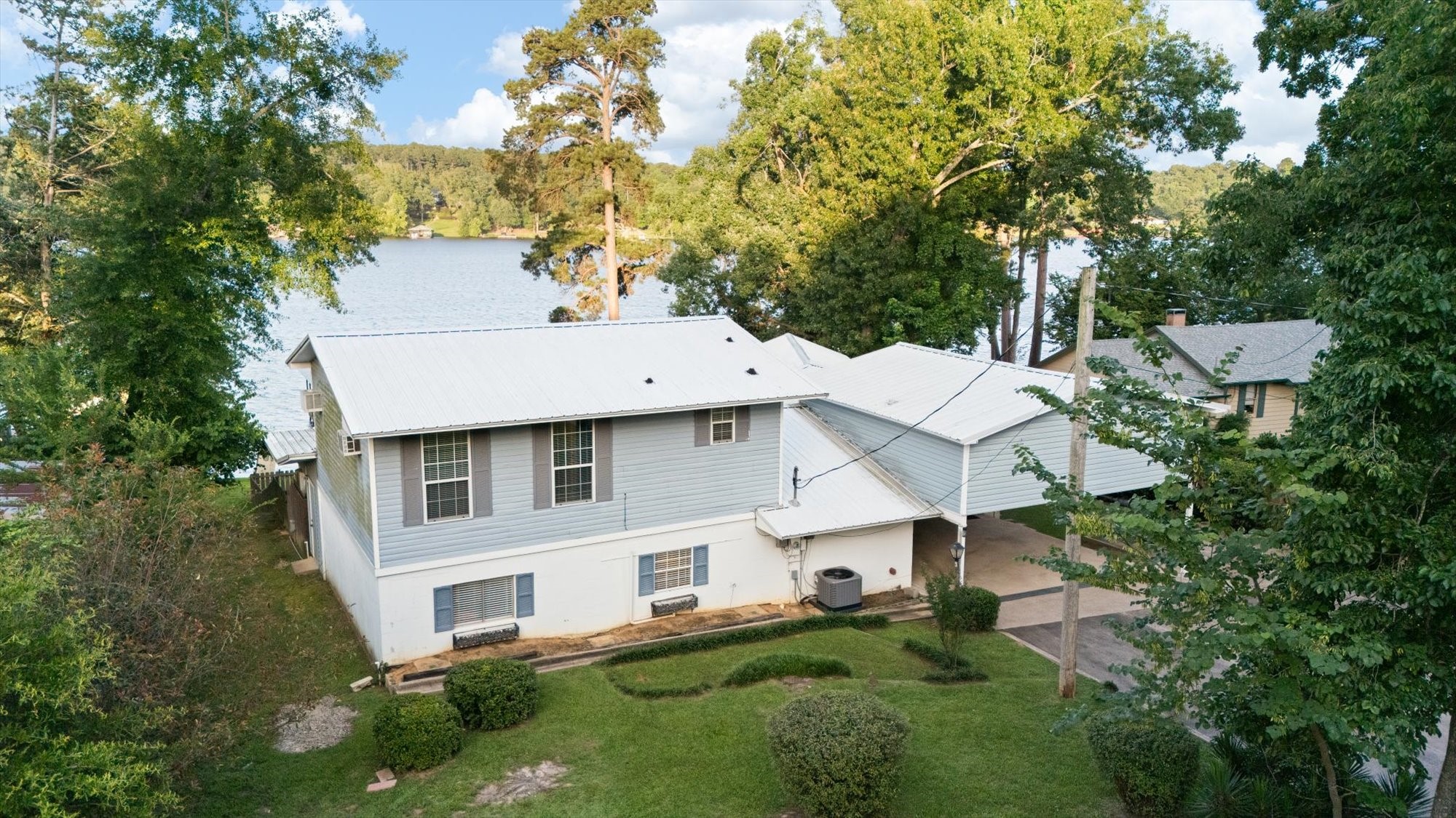 2118 W Lake Drive Gladewater TX 75647