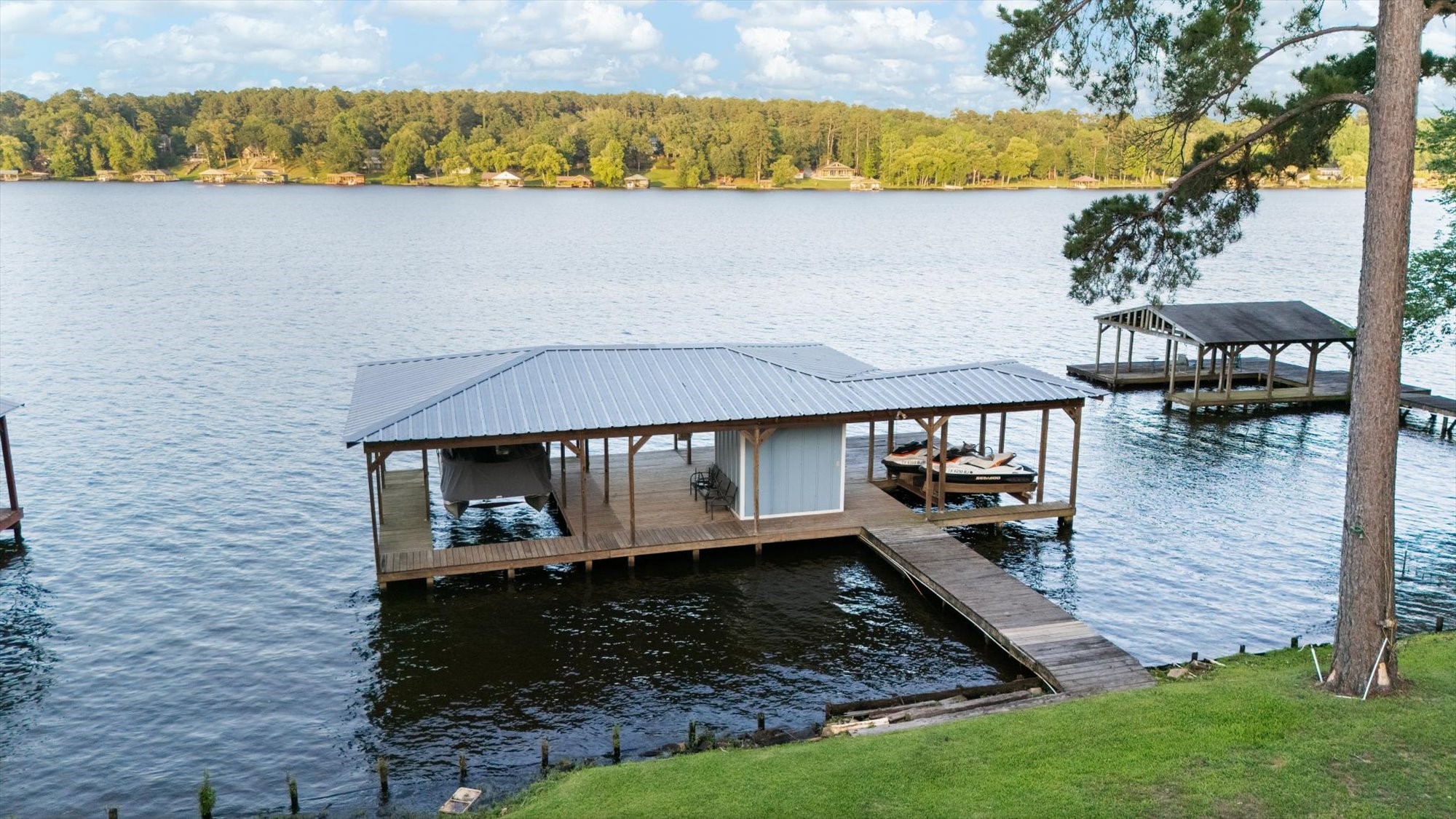 2118 W Lake Drive Gladewater TX 75647