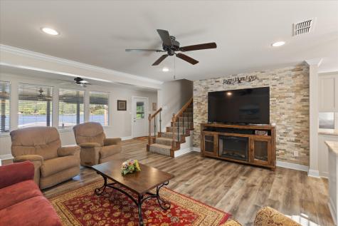 2118 W Lake Drive Gladewater TX 75647