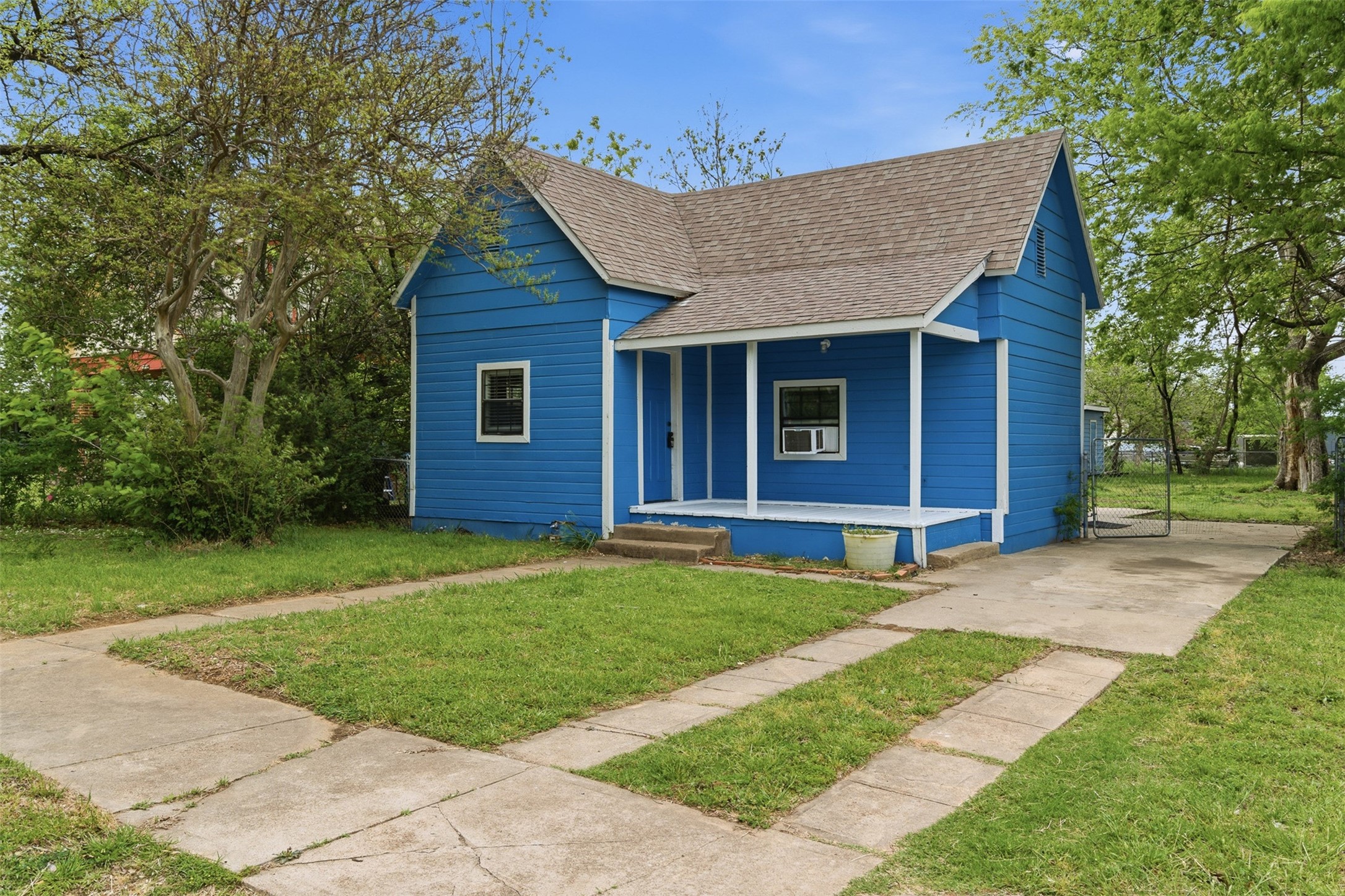 127 E Walker Street Denison TX 75021