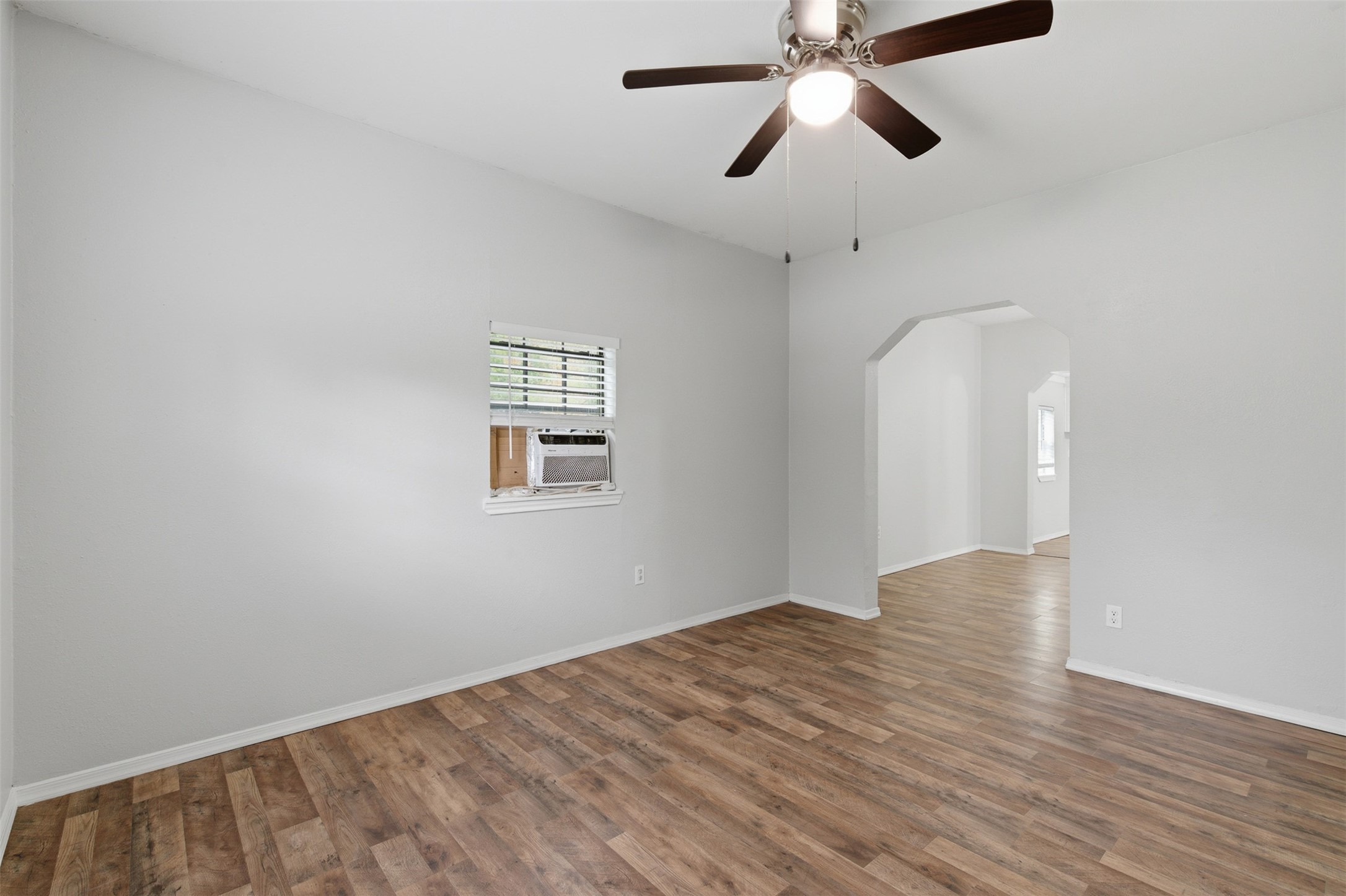 127 E Walker Street Denison TX 75021