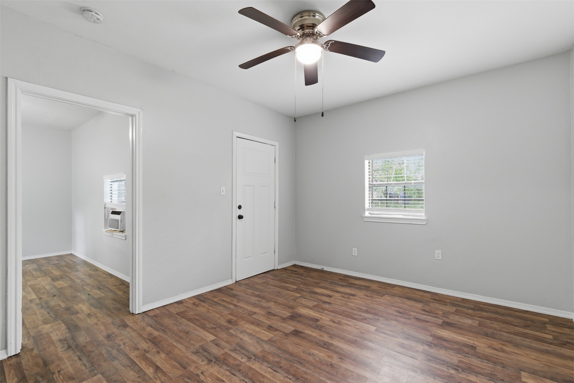 127 E Walker Street Denison TX 75021
