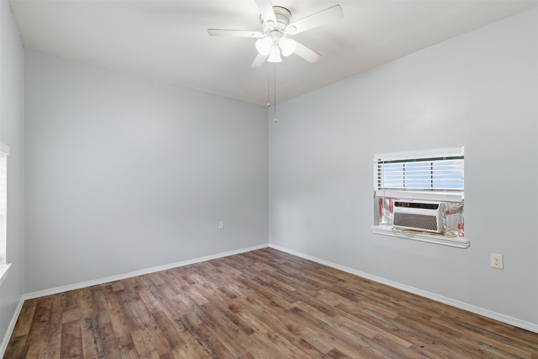 127 E Walker Street Denison TX 75021