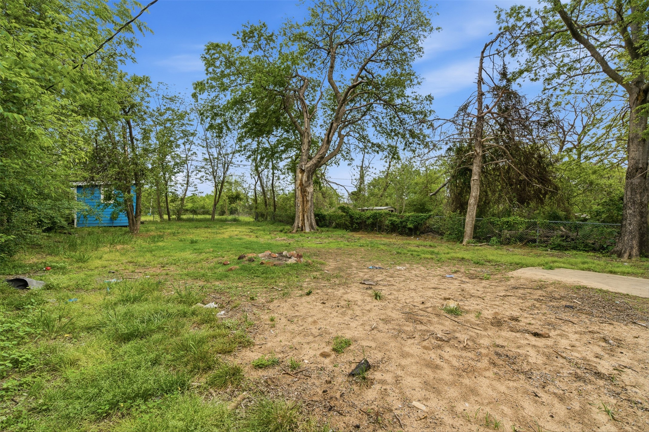 127 E Walker Street Denison TX 75021