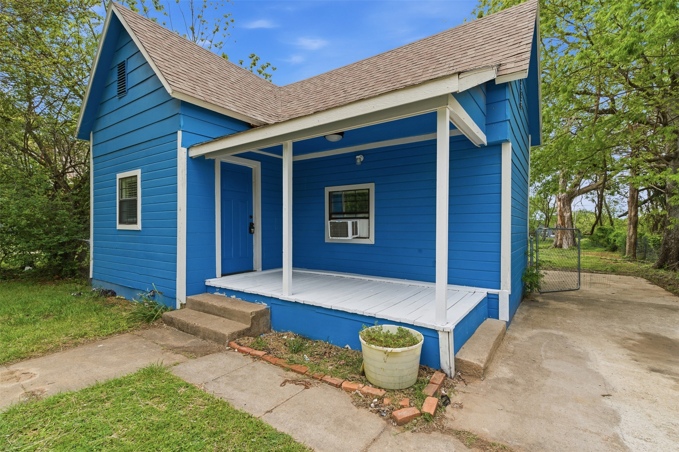 127 E Walker Street Denison TX 75021