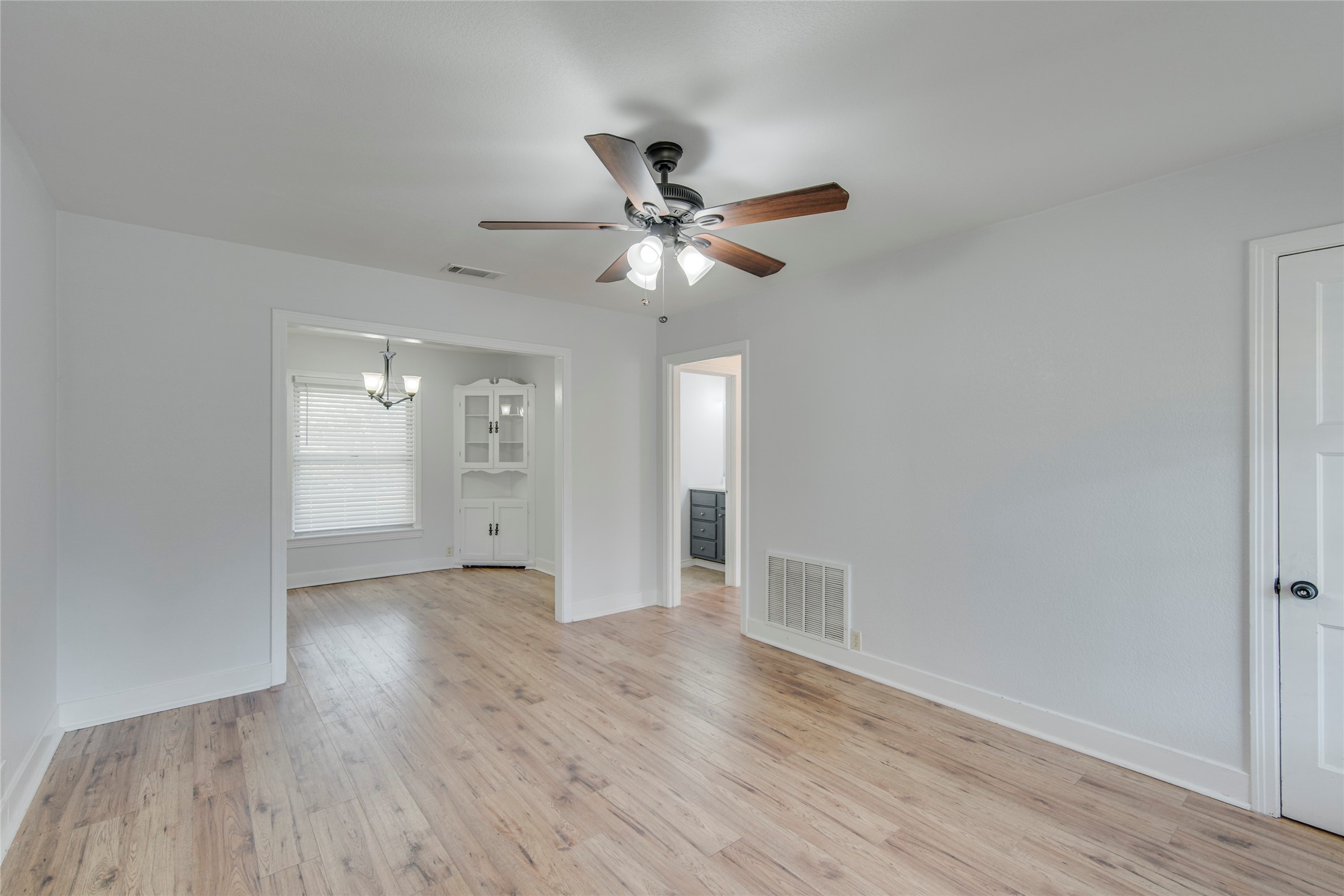 1033 E Elm Street Hillsboro TX 76645