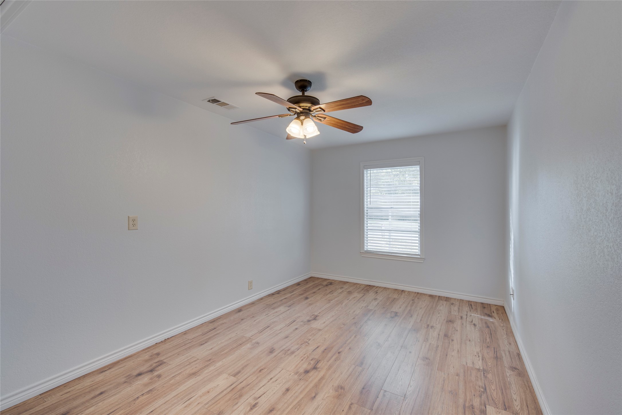 1033 E Elm Street Hillsboro TX 76645