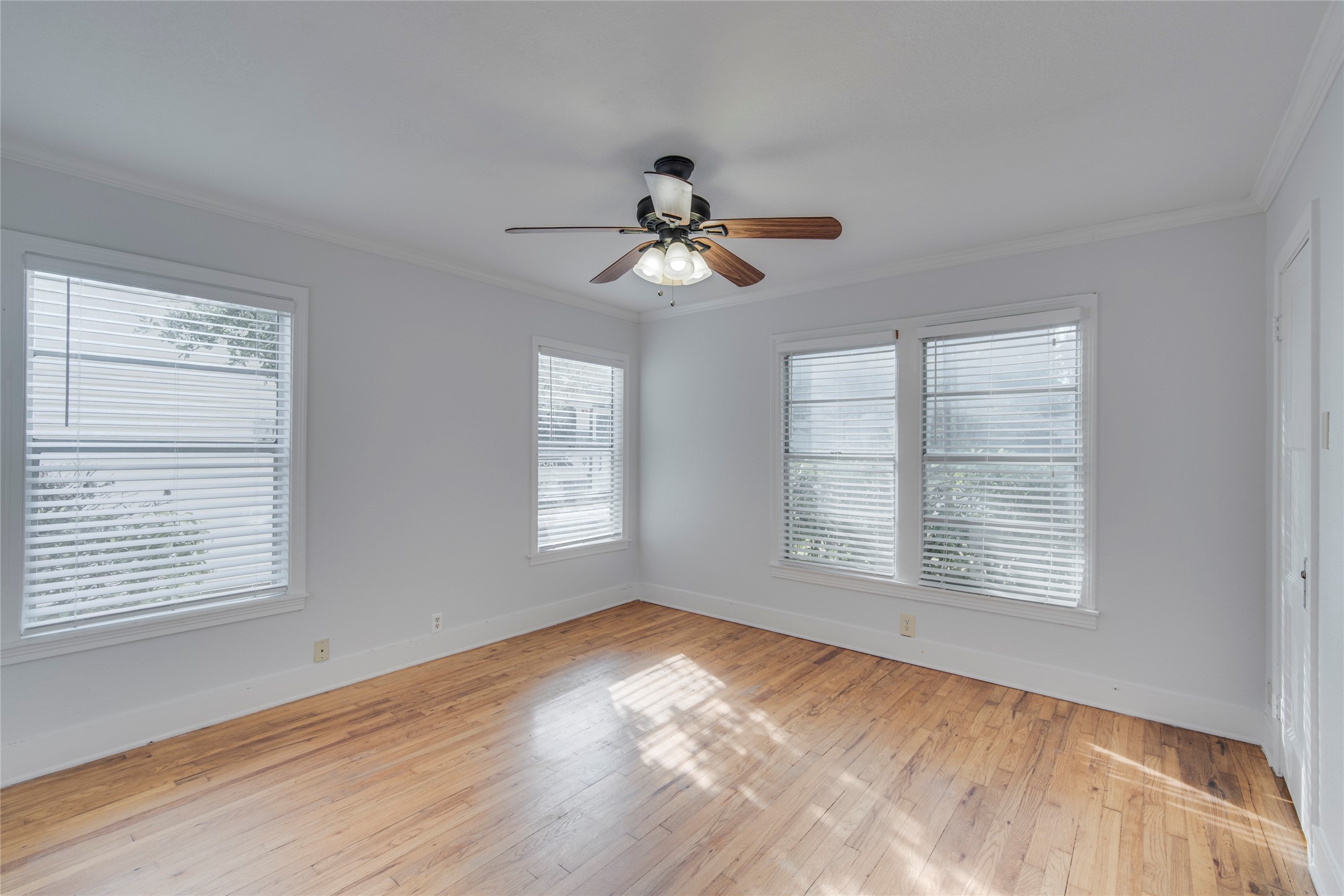 1033 E Elm Street Hillsboro TX 76645