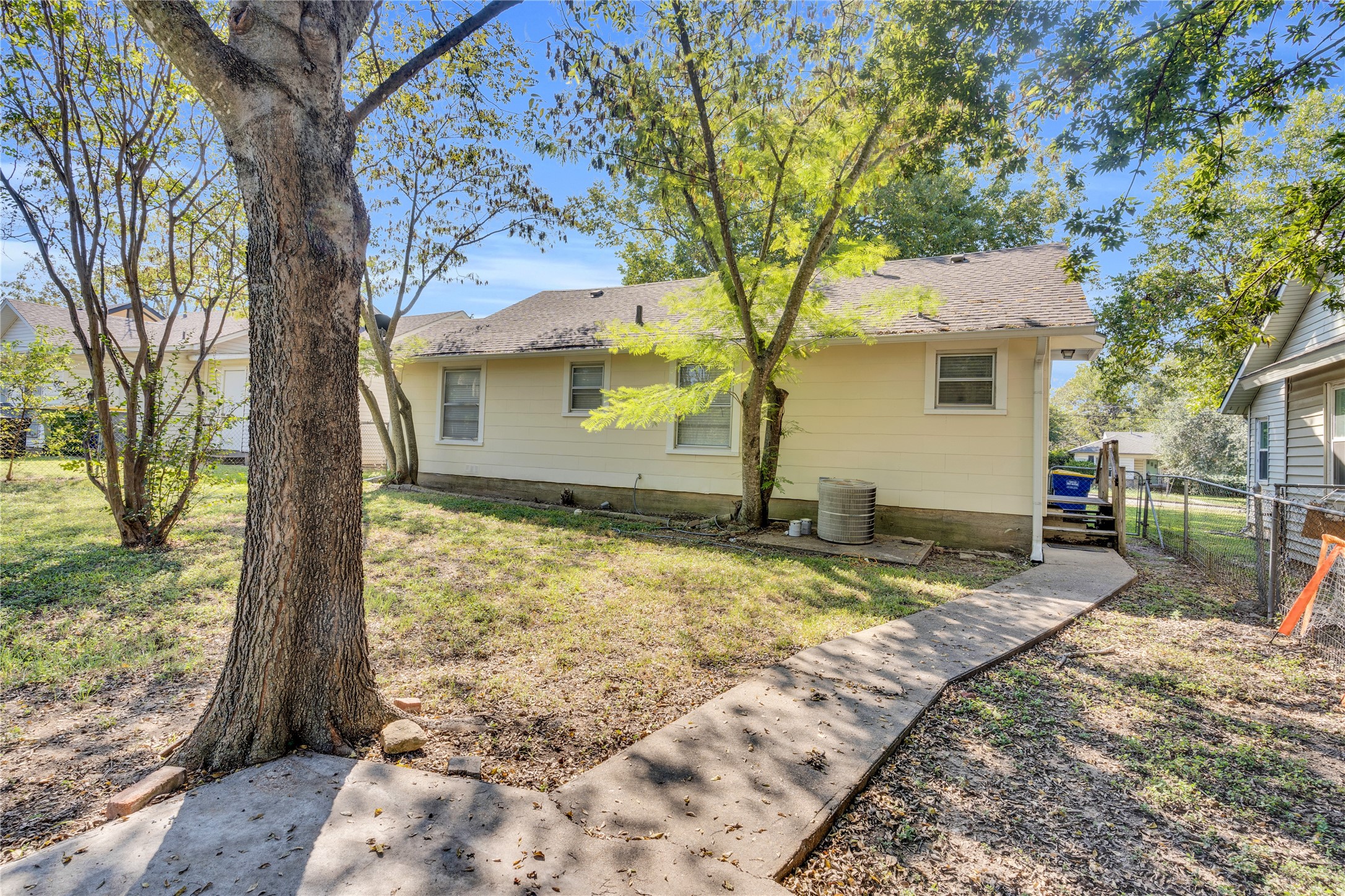1033 E Elm Street Hillsboro TX 76645