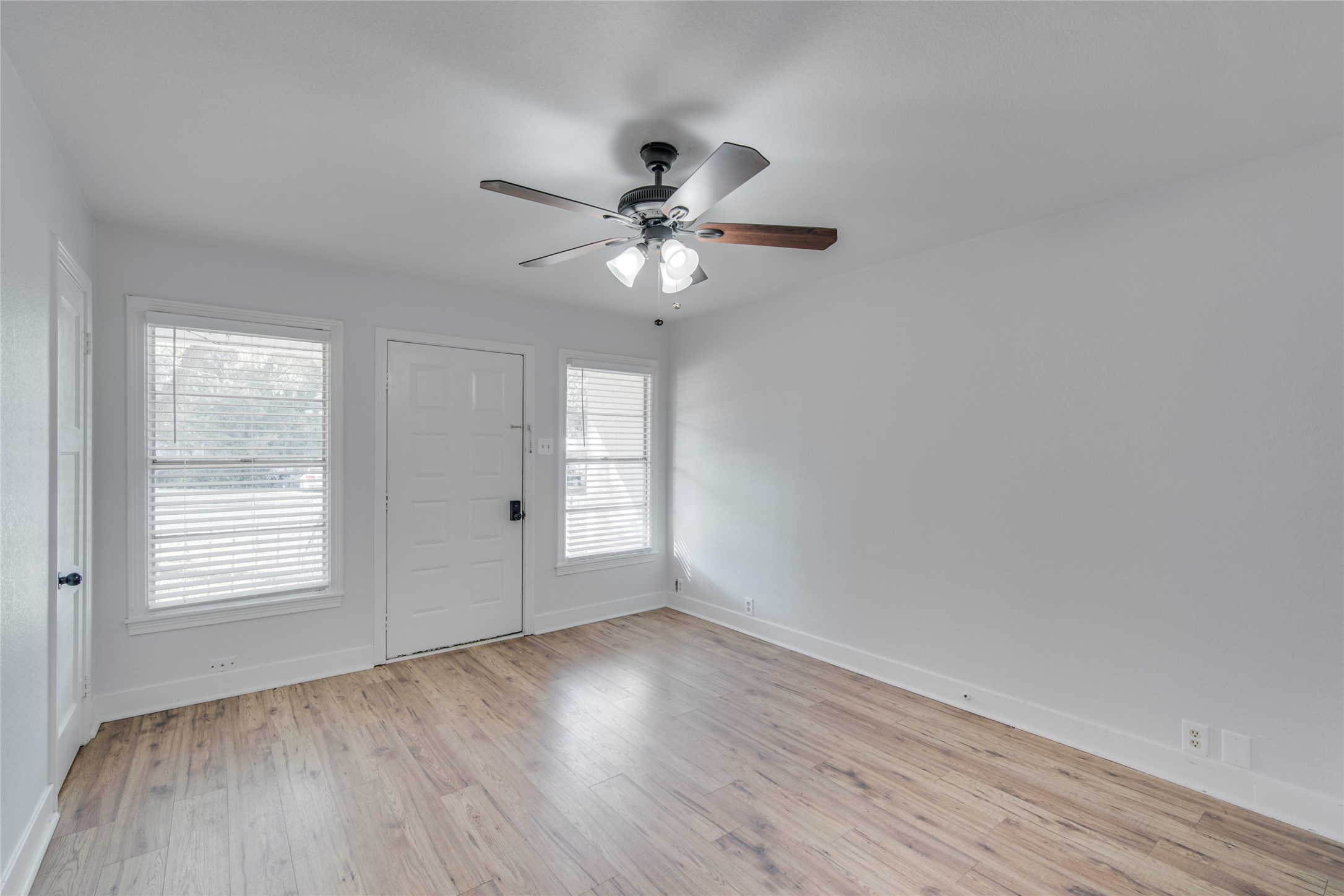 1033 E Elm Street Hillsboro TX 76645