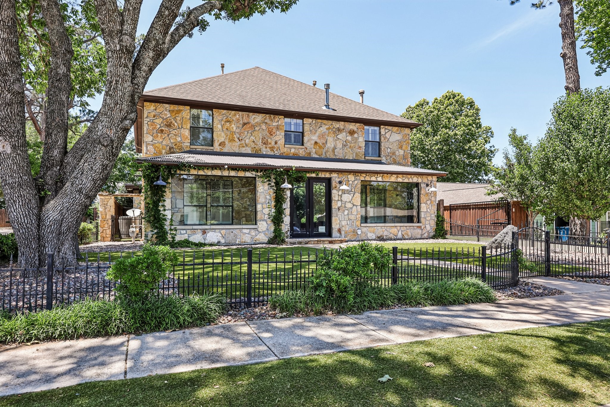 221 N Lucas Drive Grapevine TX 76051