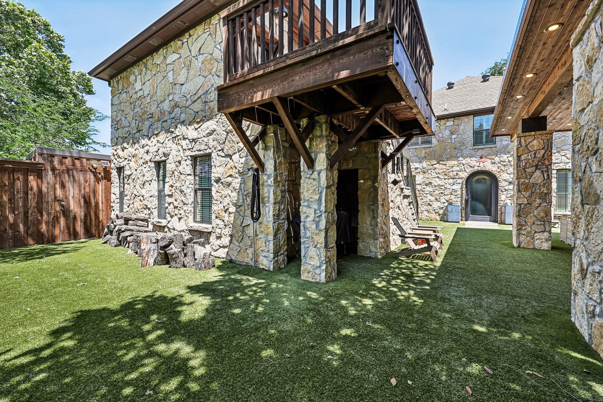 221 N Lucas Drive Grapevine TX 76051