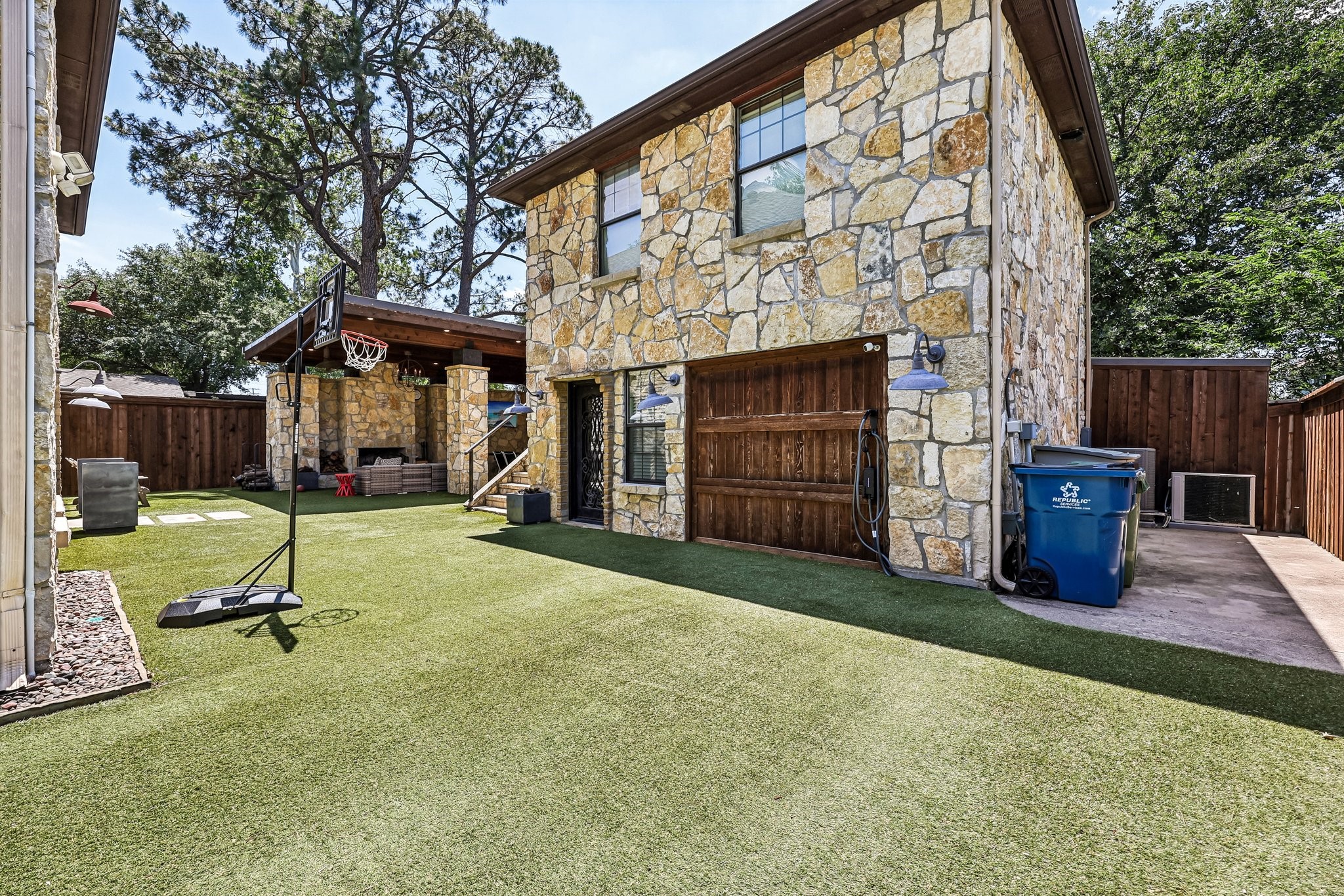 221 N Lucas Drive Grapevine TX 76051