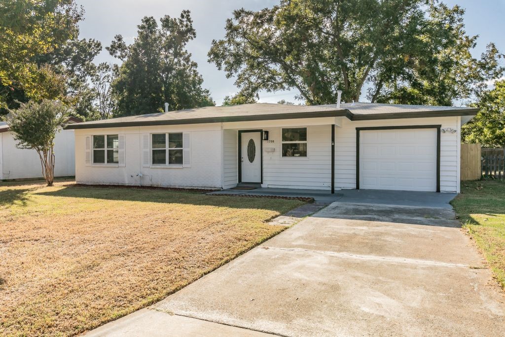 1708 Ravenwood Drive Arlington TX 76013