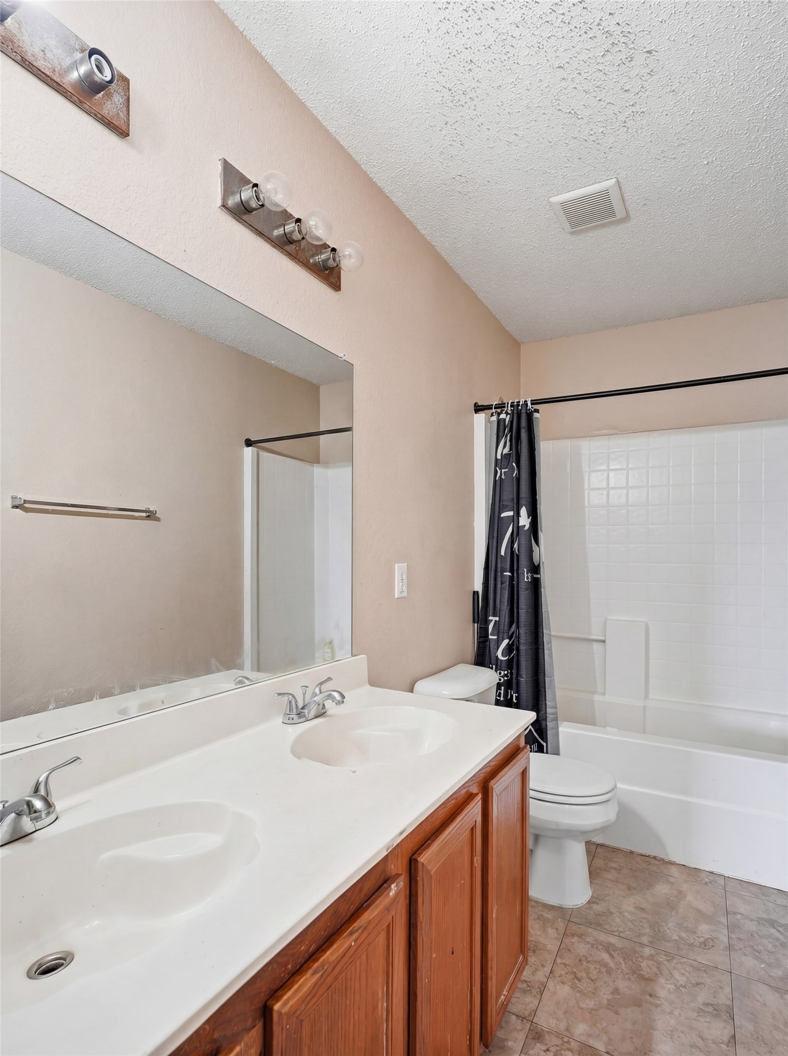 1424 Bumble Bee Drive Lancaster TX 75134