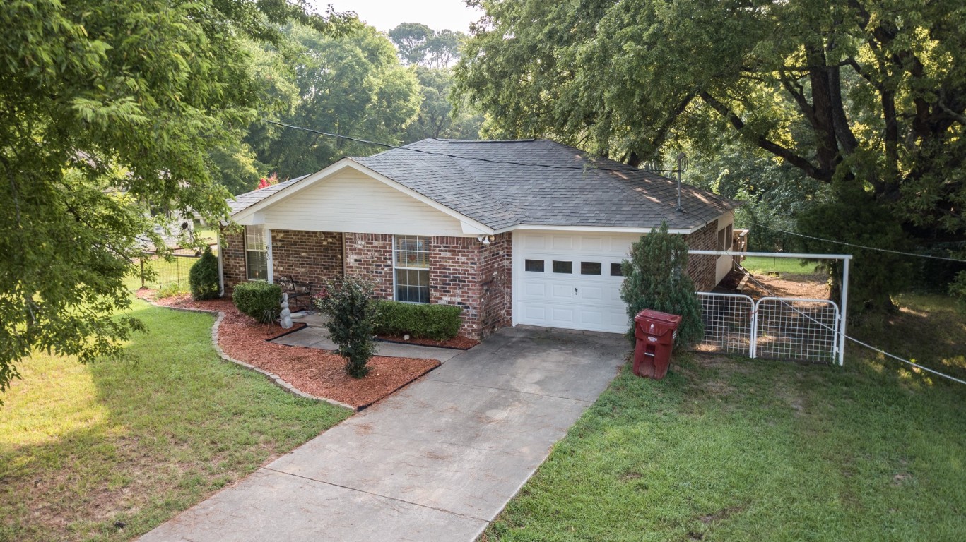 603 Leftwich Street Mount Vernon TX 75457