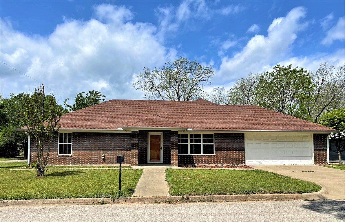 214 S 8th Avenue Teague TX 75860